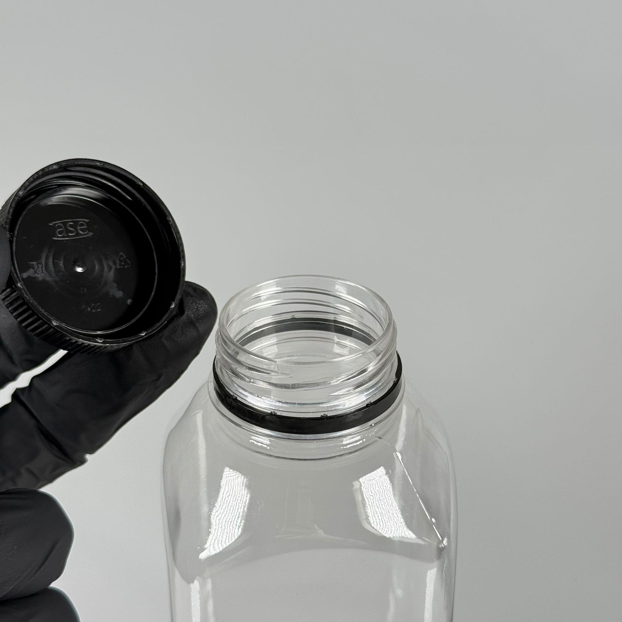 500 CC KÖŞELİ KARE PET ŞİŞE (28 GR) - 38 MM GENİŞ AĞIZLI SİYAH KİLİTLİ KAPAKLI - 500 ML DETOX, MEYVE SUYU, SMOOTHIE, AYRAN, SÜT, MEŞRUBAT VB İÇİN BOŞ PLASTİK ŞİŞELER