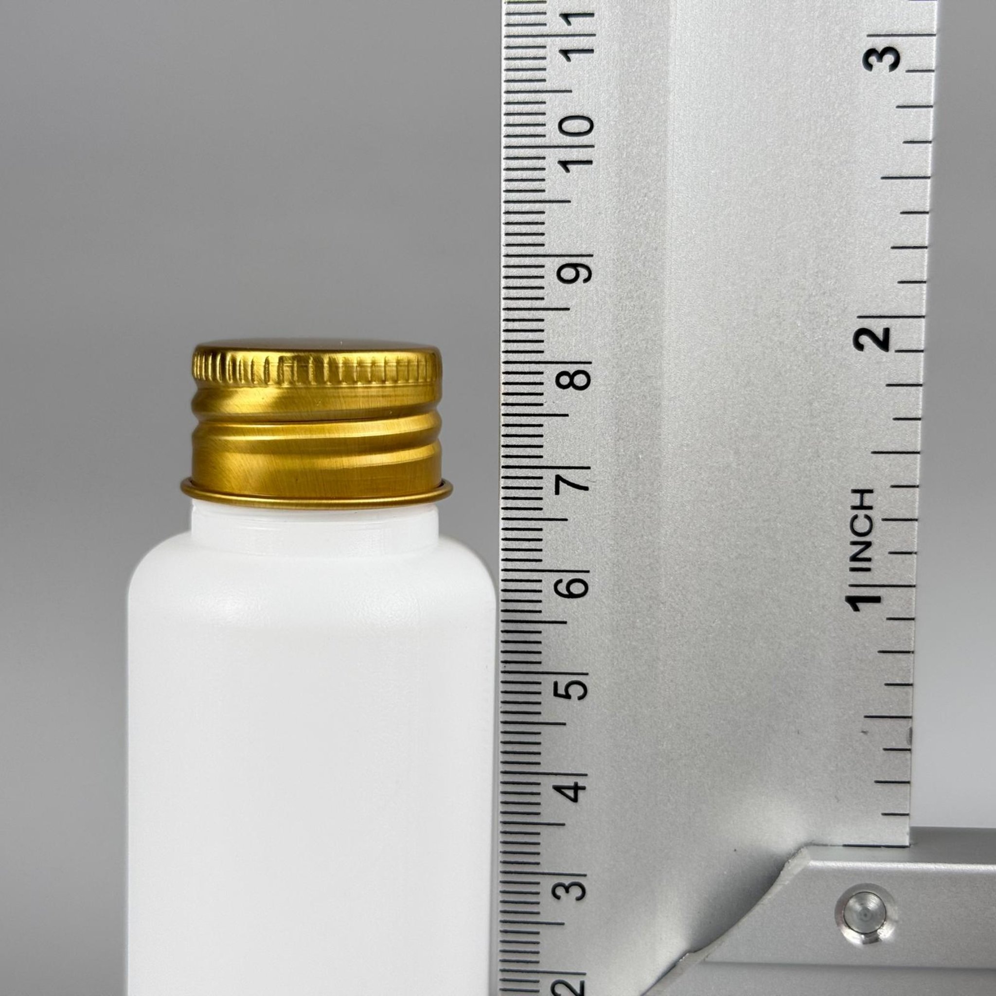 50 CC BEYAZ POLİETİLEN PLASTİK ASETON ŞİŞESİ ( 24 AĞIZ ) + KÖPÜK CONTALI GOLD METAL ALÜMİNYUM KAPAK + KOLONYA TIPALI TAKIM - 50 ML BEYAZ PLASTİK ASETON ŞİŞELERİ