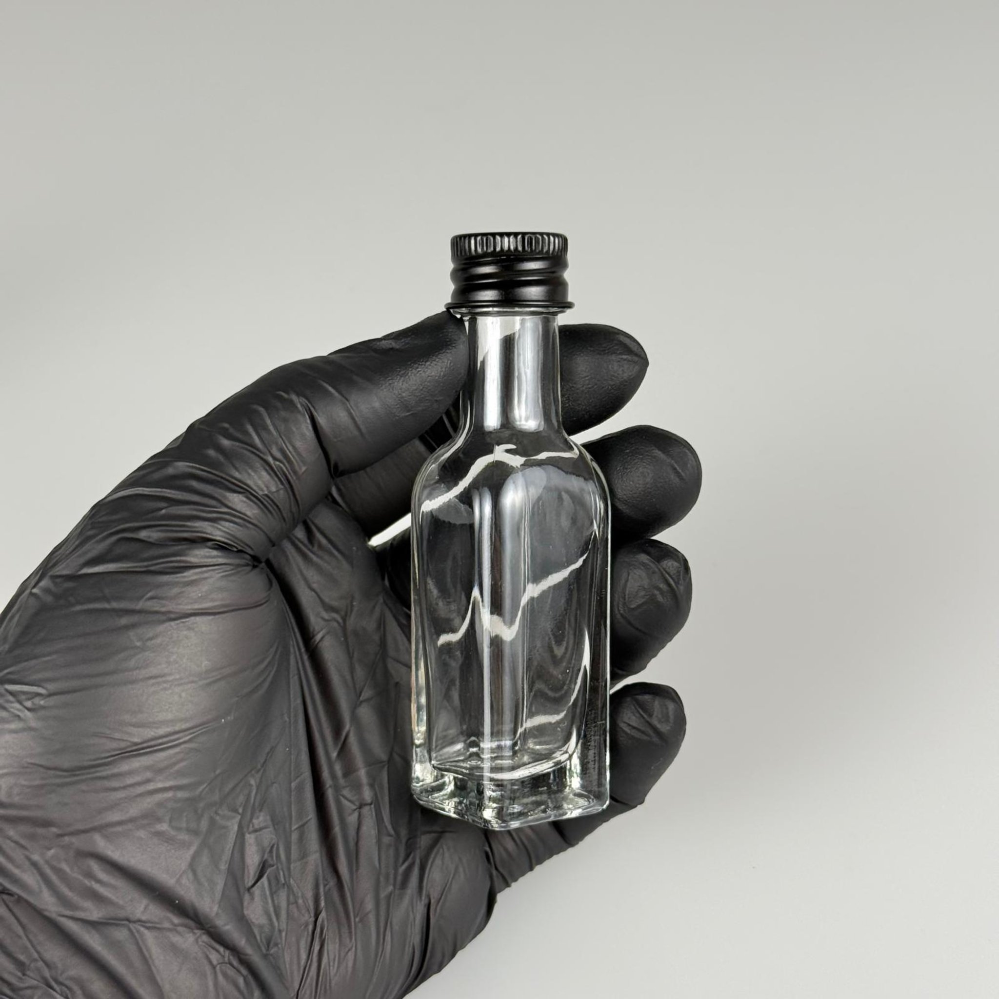 20 CC MARASKA KÖŞELİ CAM ŞİŞE + SİYAH ALÜMİNYUM METAL KAPAKLI TAKIM - 20 ML SOS ŞİŞESİ