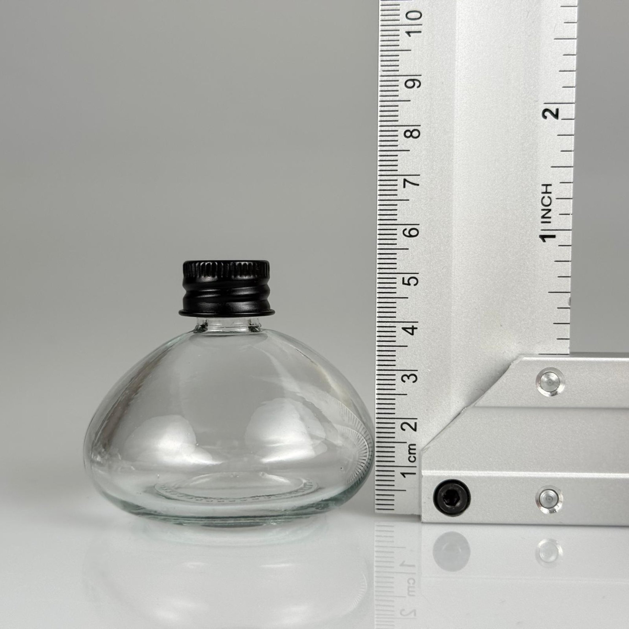 50 CC BASIK CAM ŞİŞE + SİYAH ALÜMİNYUM METAL KAPAKLI TAKIM - 50 ML ŞEFFAF CAM ŞİŞE