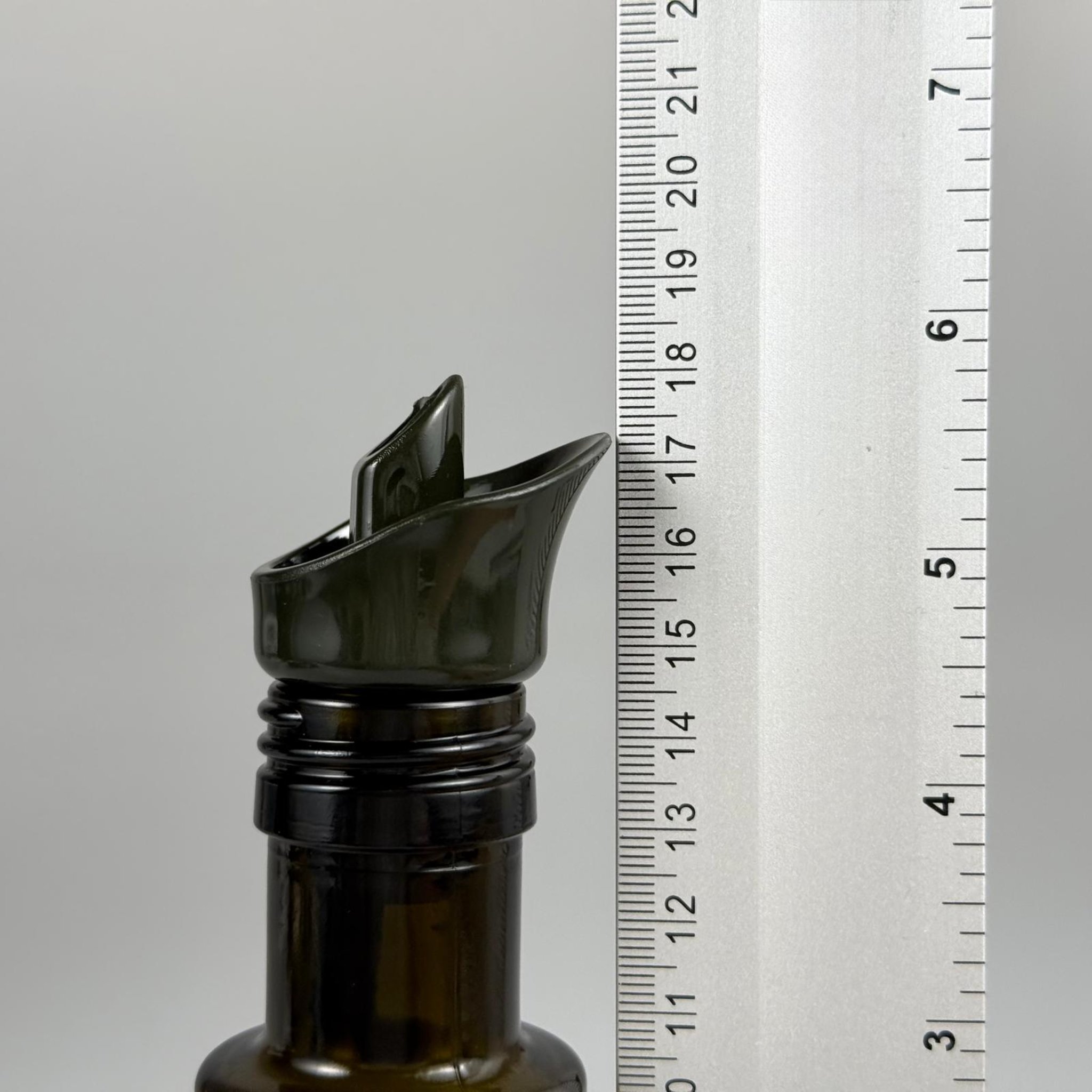100 CC DORİKA CAM ŞİŞE KOYU YEŞİL (31 MM AĞIZ) - AKITICI KOYU YEŞİL YAĞDANLIK TIPALI - 100 ML SİLİNDİR DORİCA YAĞ VE SOS ŞİŞELERİ