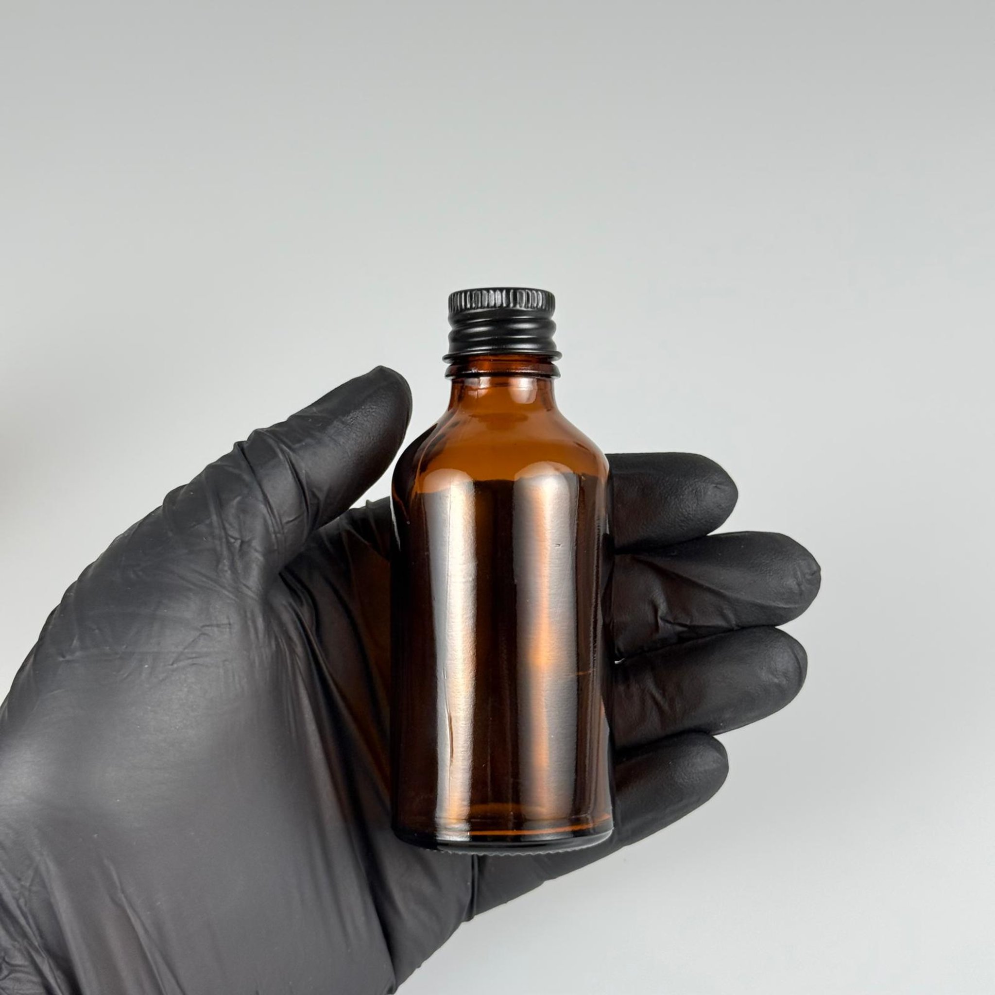 50 CC AMBER CAM ŞİŞE + KÖPÜK CONTALI SİYAH ALÜMİNYUM METAL KAPAKLI TAKIM - 50 ML KAHVERENGİ CAM ŞİŞE