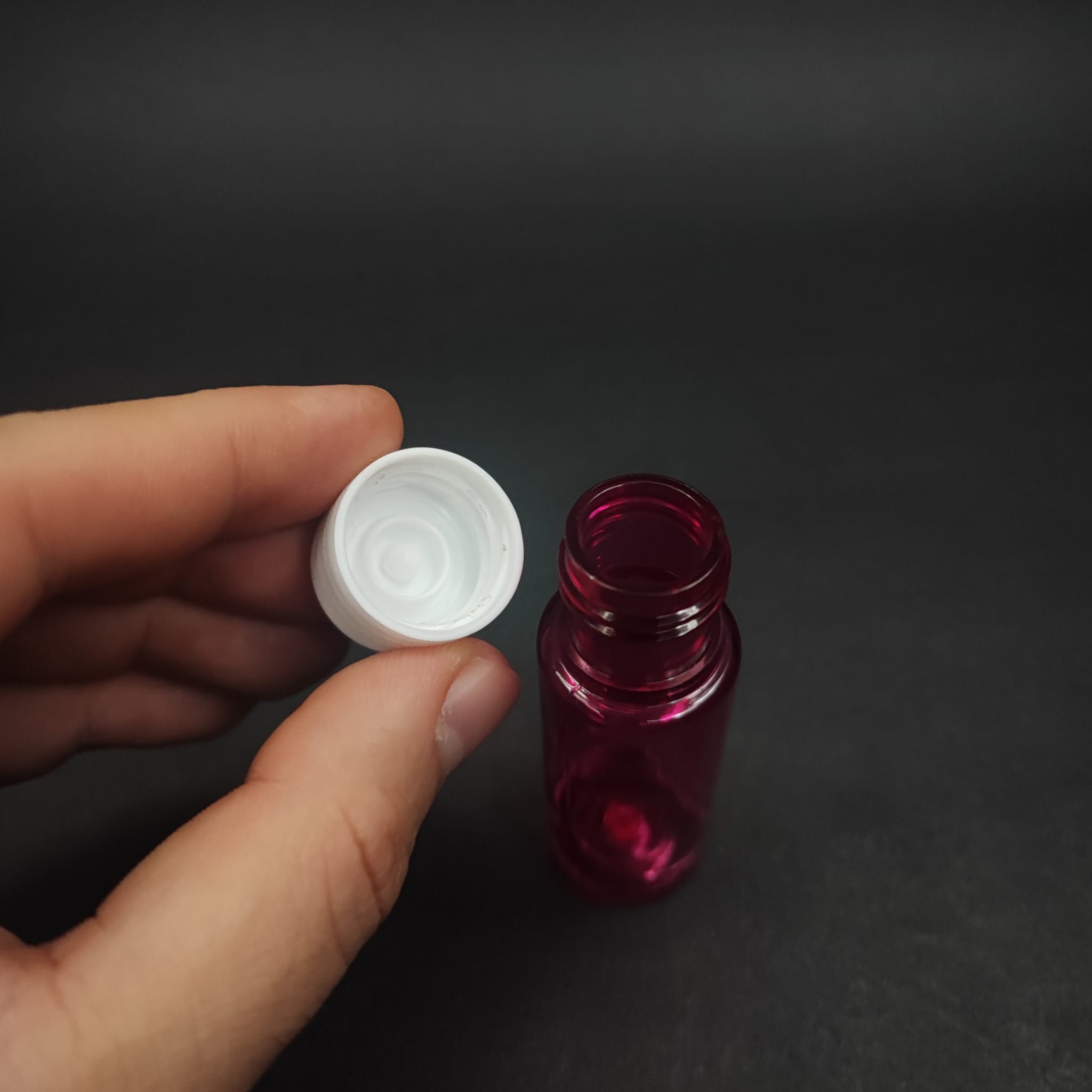 15 CC PEMBE PLASTİK ŞİŞE + KENDİNDEN CONTALI SIZDIRMAZ BEYAZ KAPAK  - 15 ML KAPAKLI PET ŞİŞE