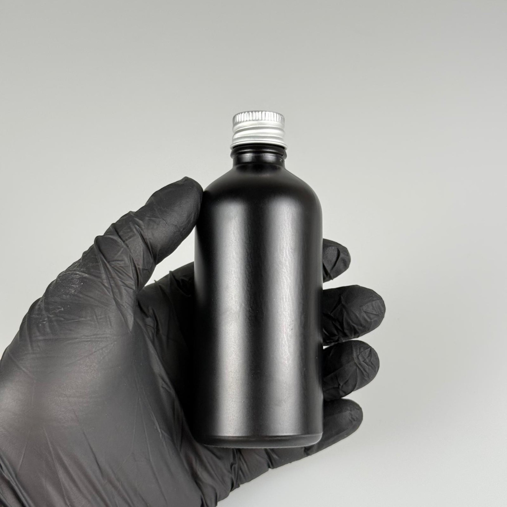 100 CC MAT SİYAH CAM ŞİŞE + KÖPÜK CONTALI GÜMÜŞ ALÜMİNYUM METAL KAPAKLI TAKIM - 100 ML MAT SİYAH CAM ŞİŞE