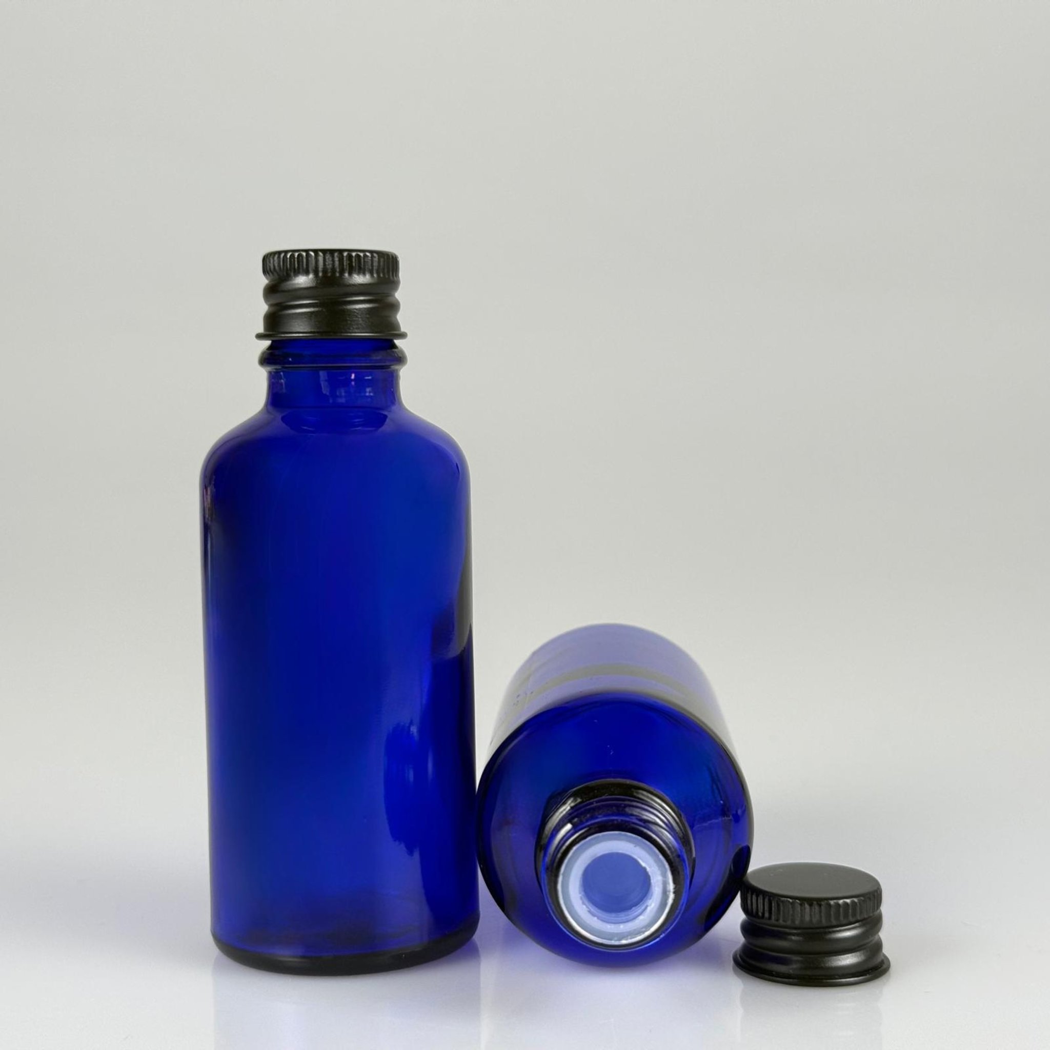 50 CC MAVİ CAM ŞİŞE + KÖPÜK CONTALI SİYAH ALÜMİNYUM METAL KAPAKLI + KÖR TIPALI TAKIM - 50 ML MAVİ CAM ŞİŞE