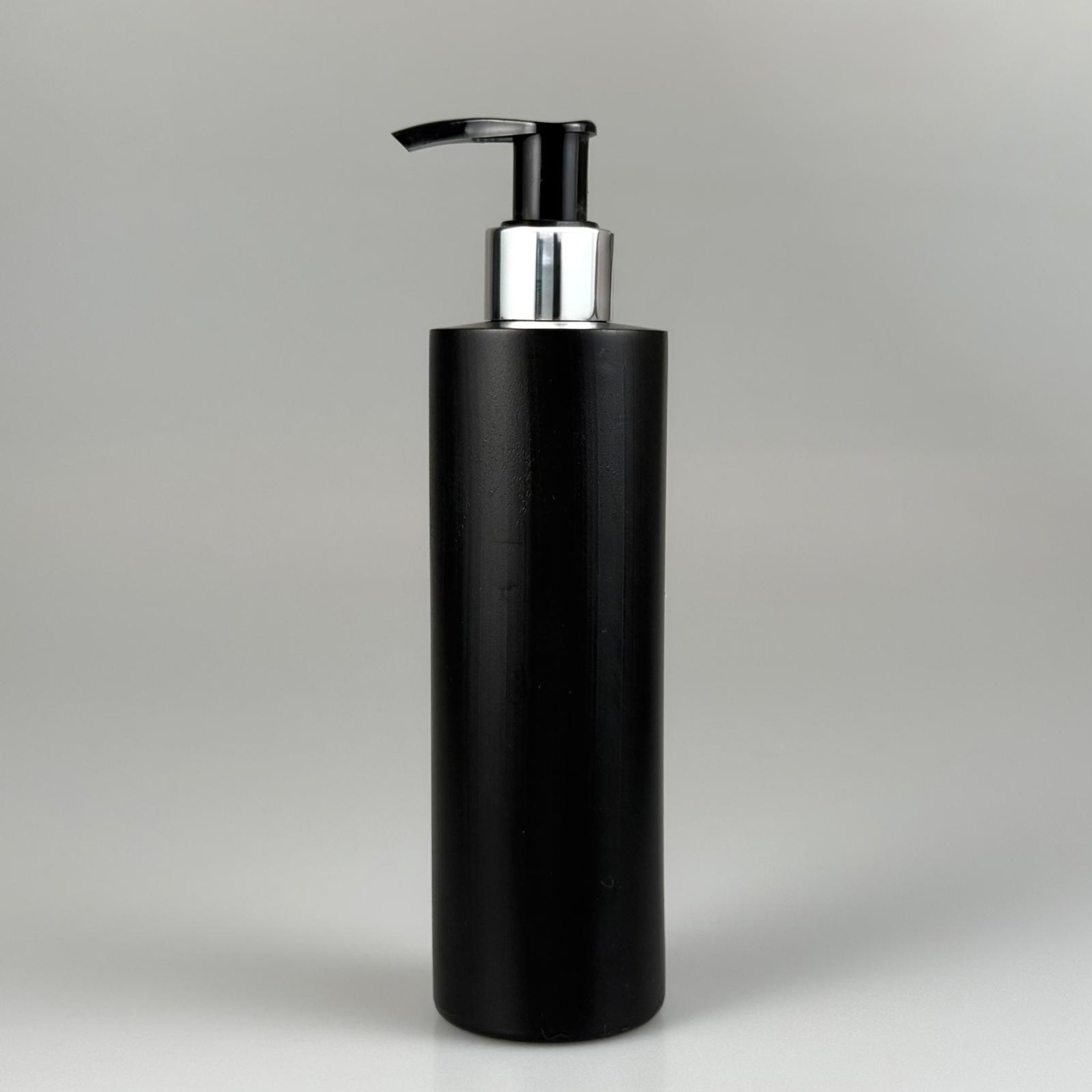 250 CC SİYAH POLİETİLEN ŞİŞE - GÜMÜŞ POMPALI ( ÜSTÜ SİYAH ) - 250 ML POMPALI PLASTİK ŞİŞE