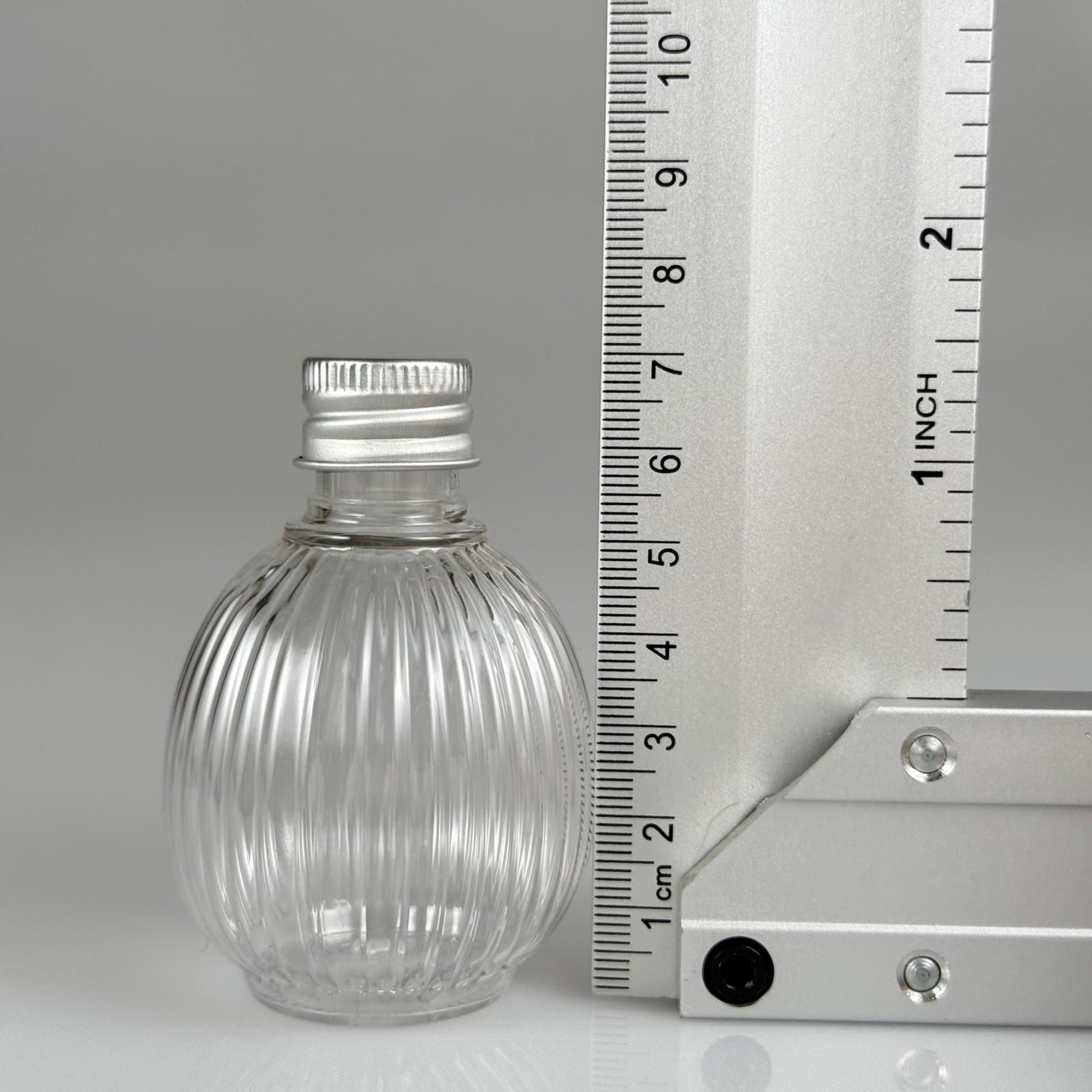 50 CC TOP ÇİZGİLİ DESENLİ PET ŞİŞE - KÖPÜK CONTALI GÜMÜŞ ALÜMİNYUM METAL KAPAKLI TAKIM - 50 ML ŞEFFAF PET ŞİŞE