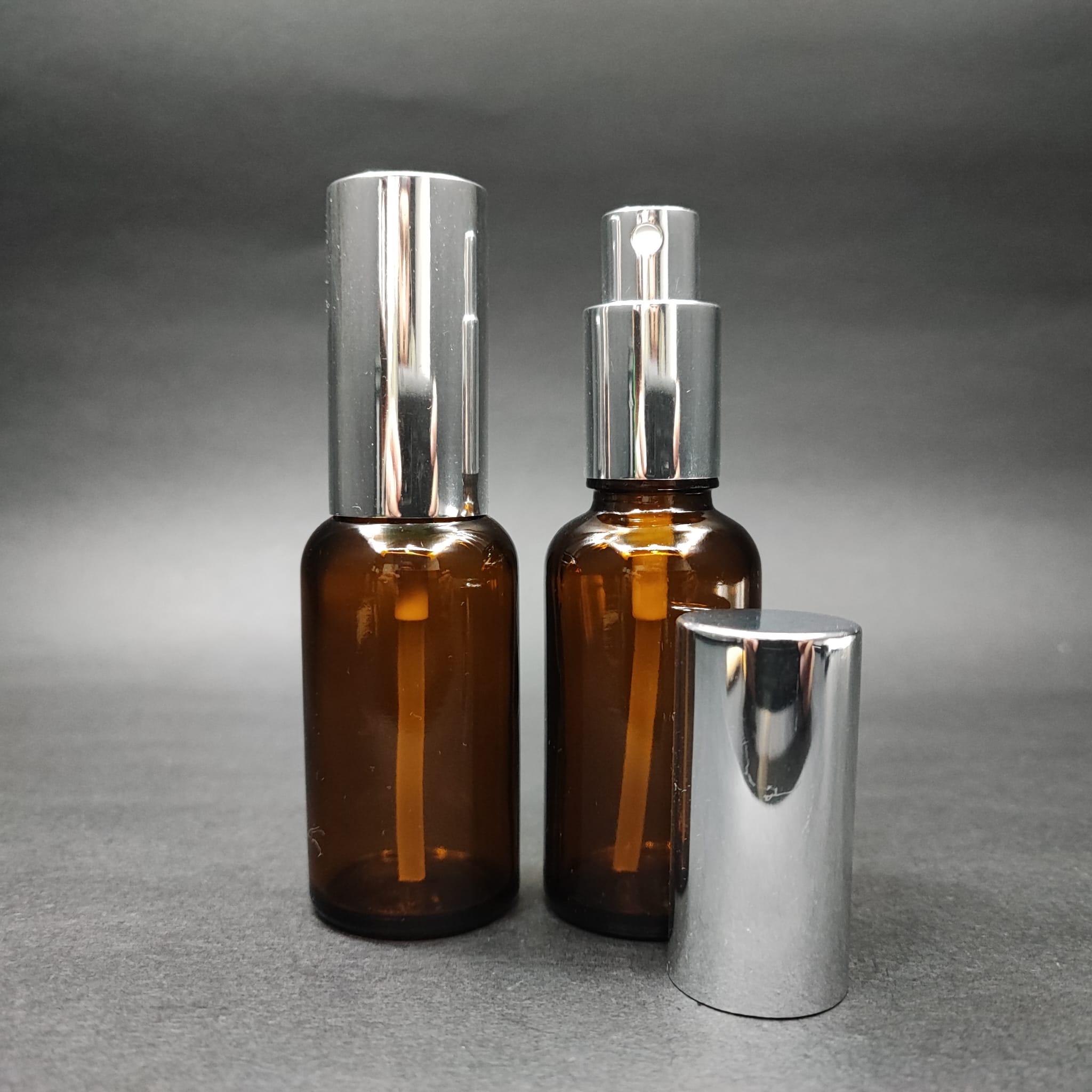30 ML LÜKS VİDALI VALF ÇEVİRME PARFÜM ŞİŞELERİ - 30 CC AMBER CAM ŞİŞE - GÜMÜŞ METAL SPREYLİ KAPAKLI SET