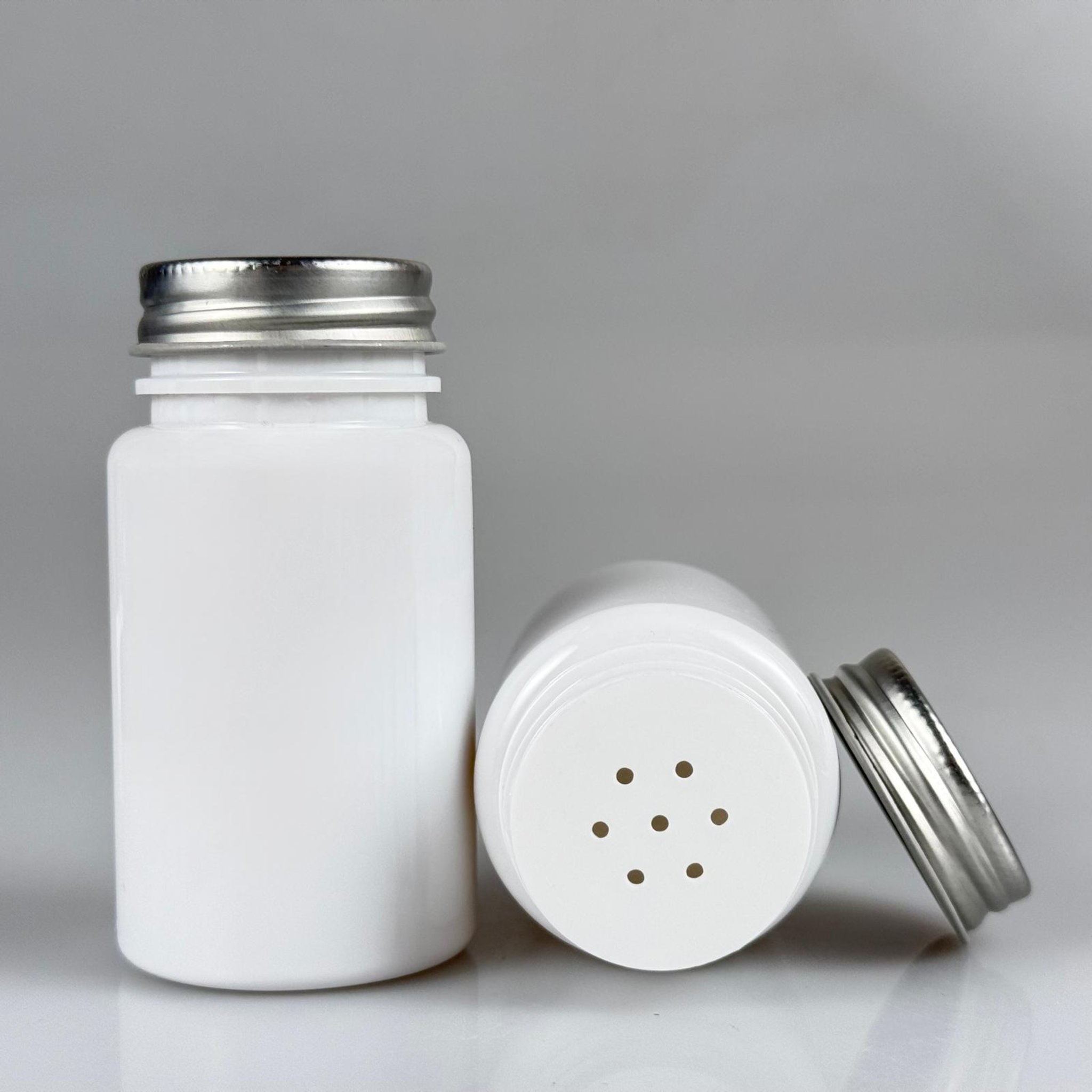 100 CC BEYAZ PET PUDRA ŞİŞESİ + GÜMÜŞ METAL KAPAKLI + PUDRA TIPALI TAKIM - 100 ML PUDRA KUTUSU, EKO TUZLUK