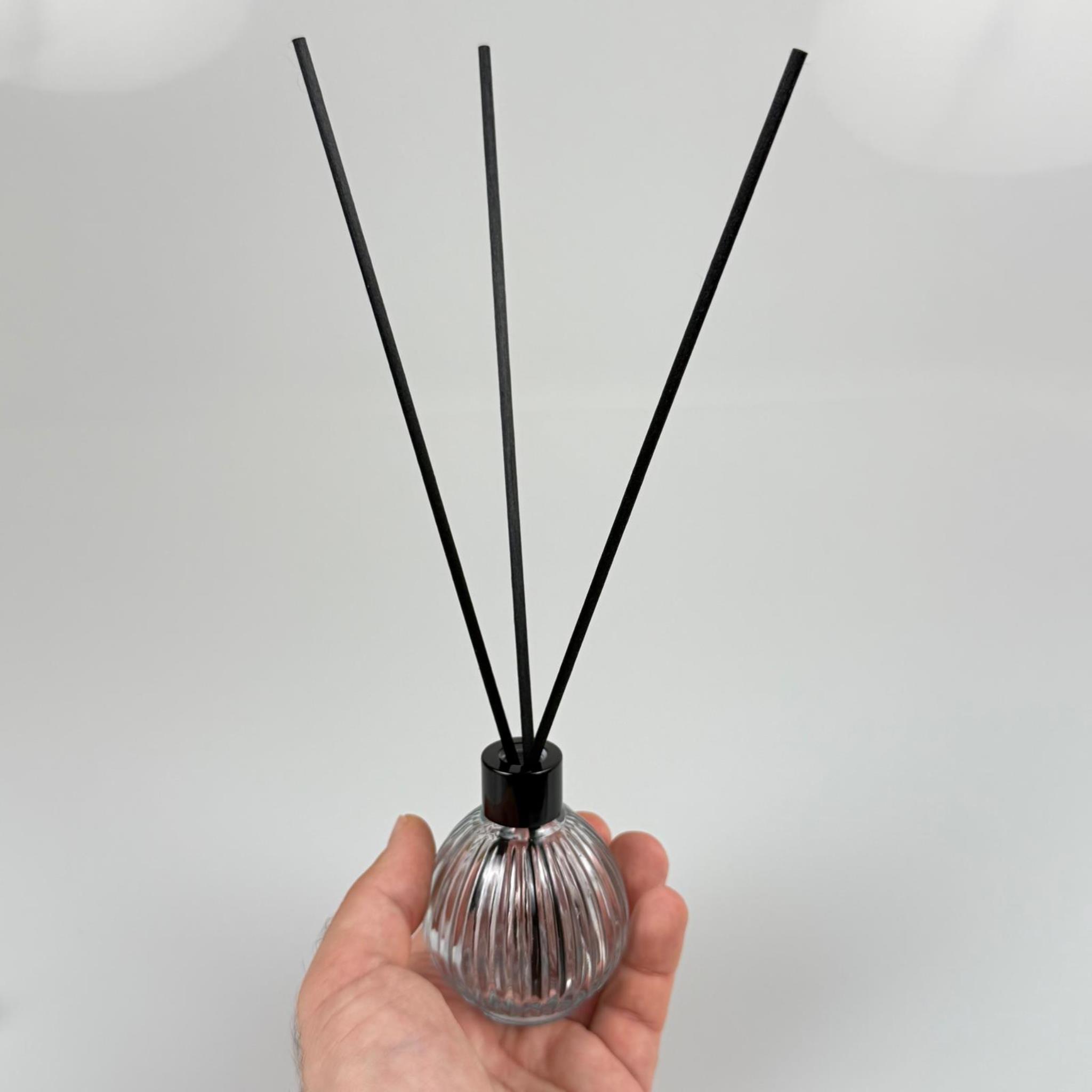 ÇİZGİLİ TOP MODEL CAM BAMBU ODA KOKUSU ŞİŞESİ + METAL SİYAH KAPAK + TIPA + 3 ADET FİBER BAMBU ÇUBUK - 50 ML SET TAKIM - HEDİYELİK PROMOSYON DİFFUSER ŞİŞELERİ