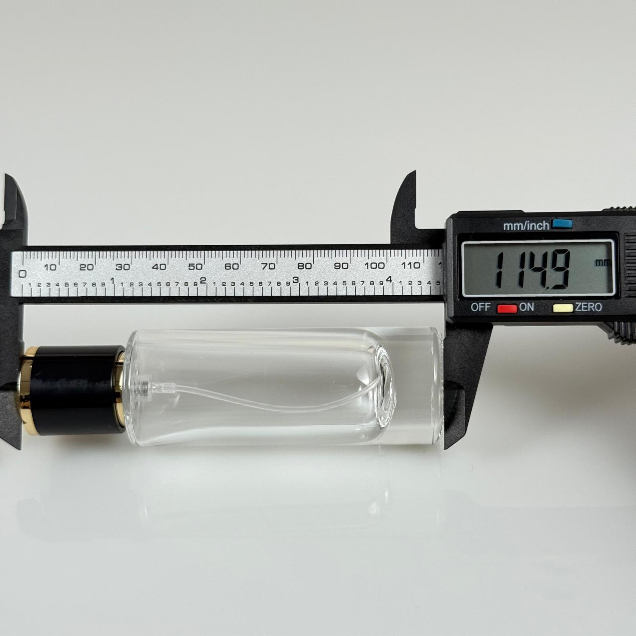 30 ML SİLİNDİR UZUN MODEL PARFÜM ŞİŞESİ - SİYAH METAL SPREYLİ + GOLD SİYAH KAPAKLI (AĞIZ 15 MM GEÇME KOLAY KAPAMA)