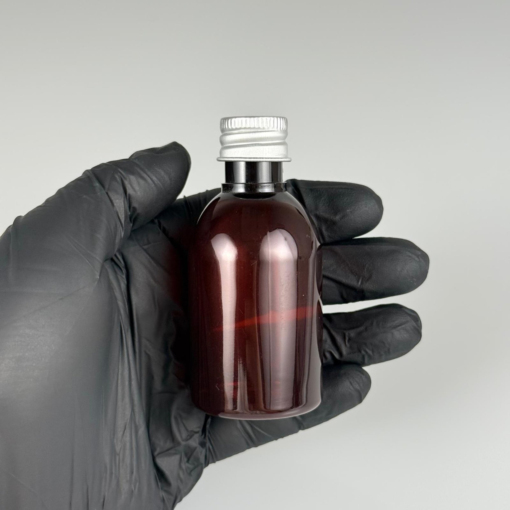 50  CC AMBER PET ŞİŞE + KÖPÜK CONTALI GÜMÜŞ ALÜMİNYUM METAL KAPAKLI + KÖR TIPALI TAKIM - 50 ML KAHVERENGİ PLASTİK ŞİŞE