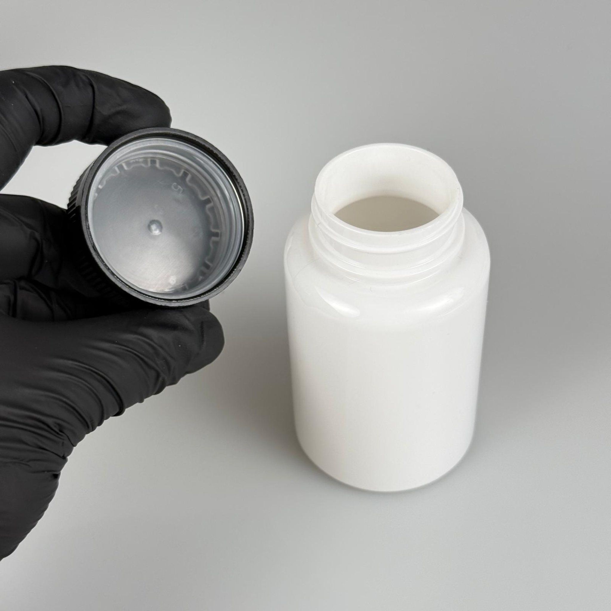 150 ML ÇOCUK KİLİT KAPAKLI TABLET ŞİŞESİ  - 150 CC BEYAZ PET KAVANOZ + 38 MM SİYAH ÇOCUK KİLİTLİ KAPAK TAKIM -  KAPSÜL KUTUSU - İLAÇ ŞİŞESİ - MEDİKAL HAP ŞİŞESİ - FARMASÖTİK KAVANOZ