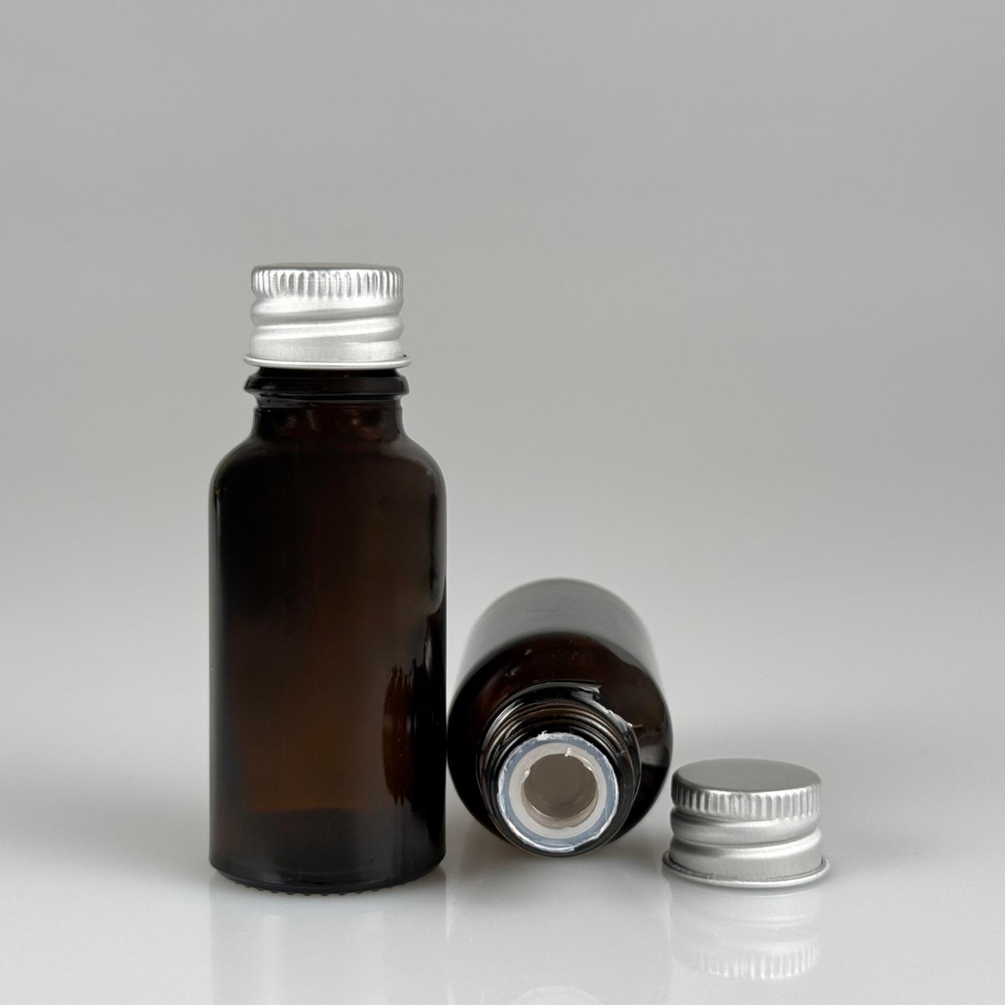 20 CC AMBER CAM ŞİŞE + KÖPÜK CONTALI GÜMÜŞ ALÜMİNYUM METAL KAPAKLI + KÖR TIPALI TAKIM - 20 ML KAHVERENGİ CAM ŞİŞE