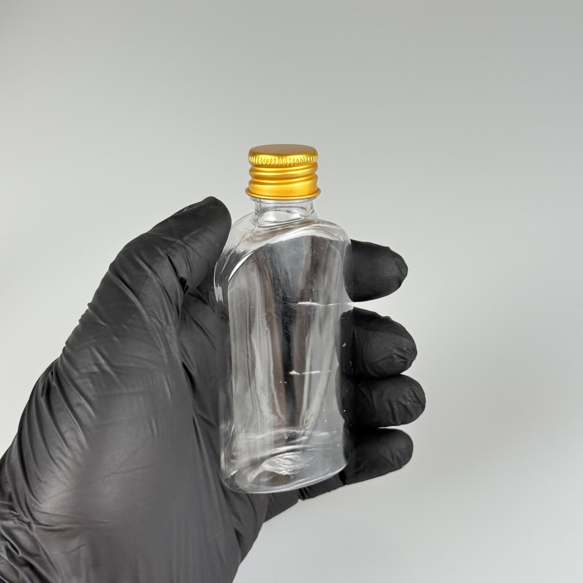 50 CC ŞEFFAF YASSI OVAL MODEL PET ŞİŞE + KÖPÜK CONTALI GOLD ALÜMİNYUM METAL KAPAKLI + KÖR TIPALI TAKIM - 50 ML PLASTİK ŞİŞE