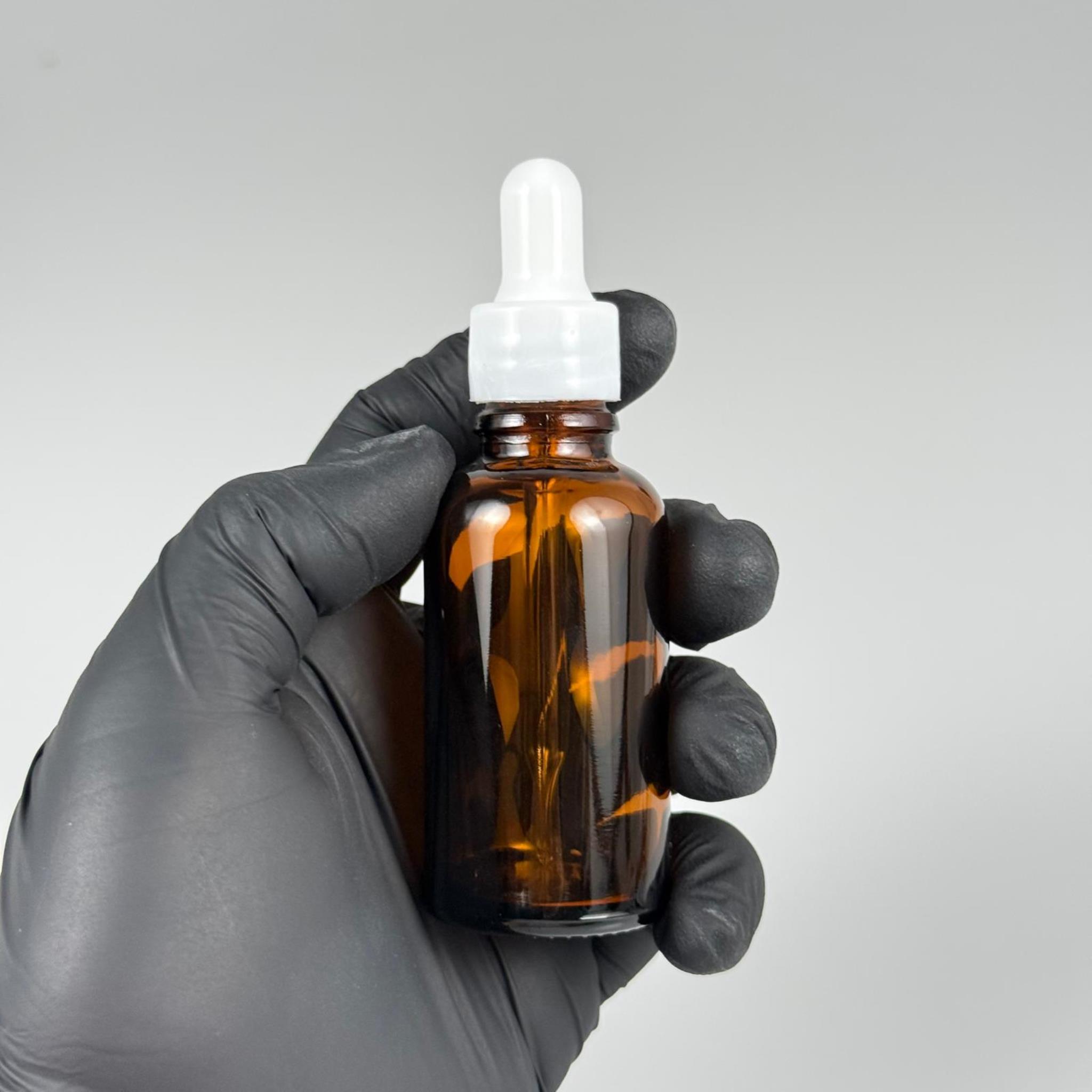 30 CC AMBER İNCE UÇLU CAM DAMLALIKLI ŞİŞE - BEYAZ EMZİK + BEYAZ DÜZ KAPAK + CAM PİPET TAKIM - 30 ML KAHVERENGİ DAMLALIKLI ŞİŞE SETİ