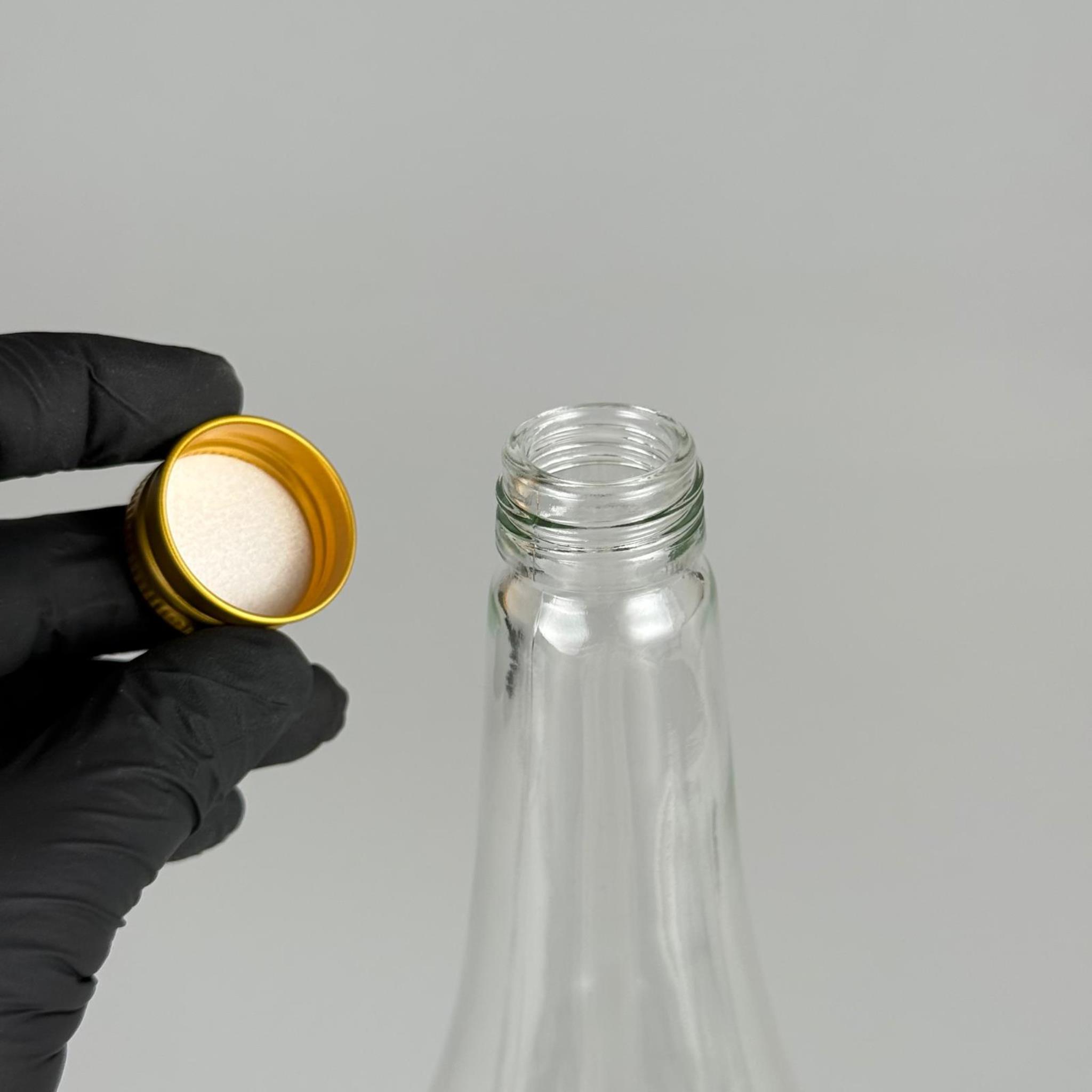 1000 ML LÜKS CAM SU ŞİŞESİ - 1000 CC BOŞ CAM SU ŞİŞELERİ - GOLD ALÜMİNYUM METAL KAPAKLI (ELLE AÇILIP KAPANABİLİR) - RESTORAN, CAFE, OTEL VS İÇİN PREMİUM CAM ŞİŞE