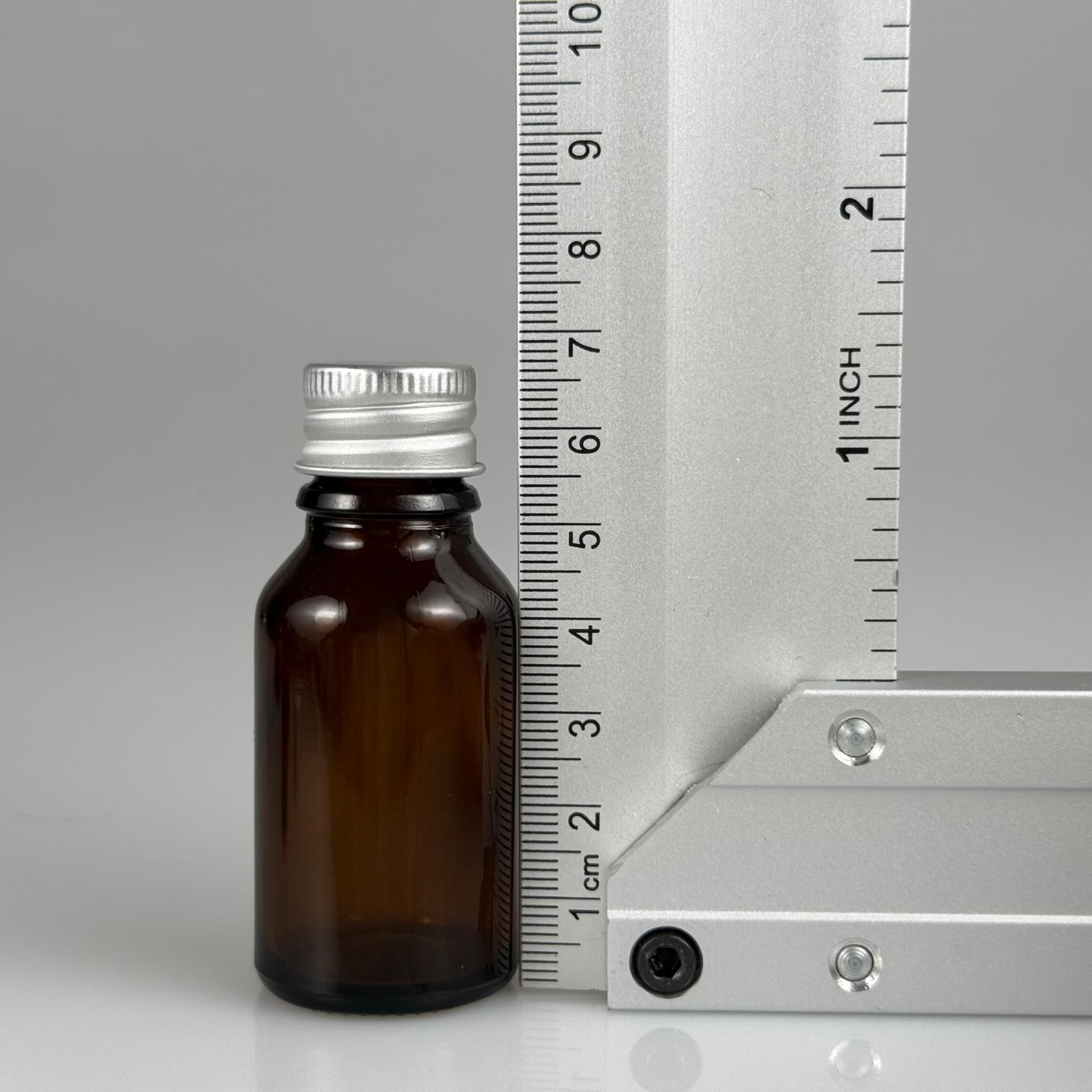 15 CC AMBER CAM ŞİŞE + KÖPÜK CONTALI GÜMÜŞ ALÜMİNYUM METAL KAPAKLI + KÖR TIPALI TAKIM - 15 ML KAHVERENGİ CAM ŞİŞE