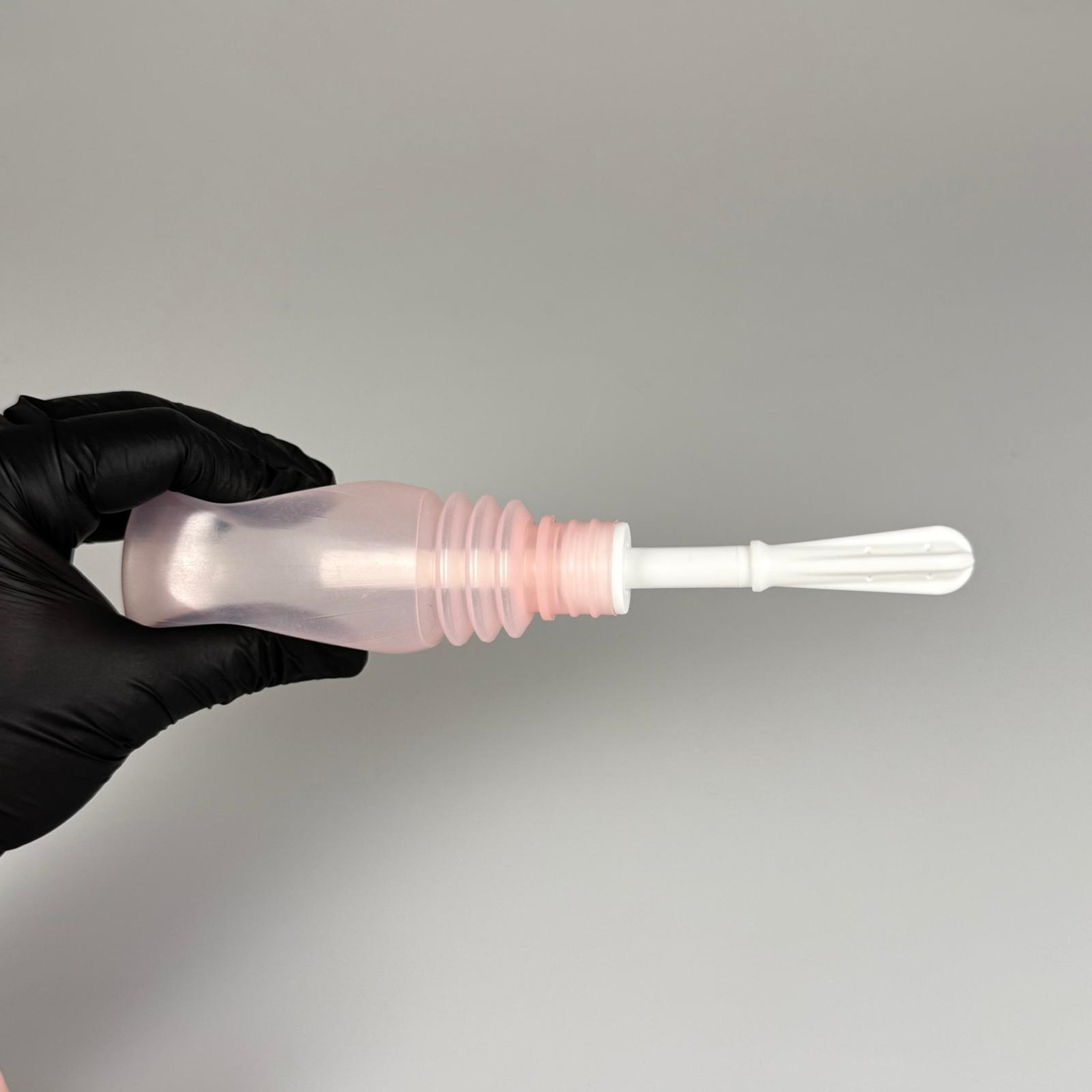 150 CC LAVMAN ŞİŞESİ - 150 ML KİLİTLİ BAŞLIKLI SIKILABİLİR YUMUŞAK PEMBE YARI SAYDAM LAVMAN ŞİŞESİ