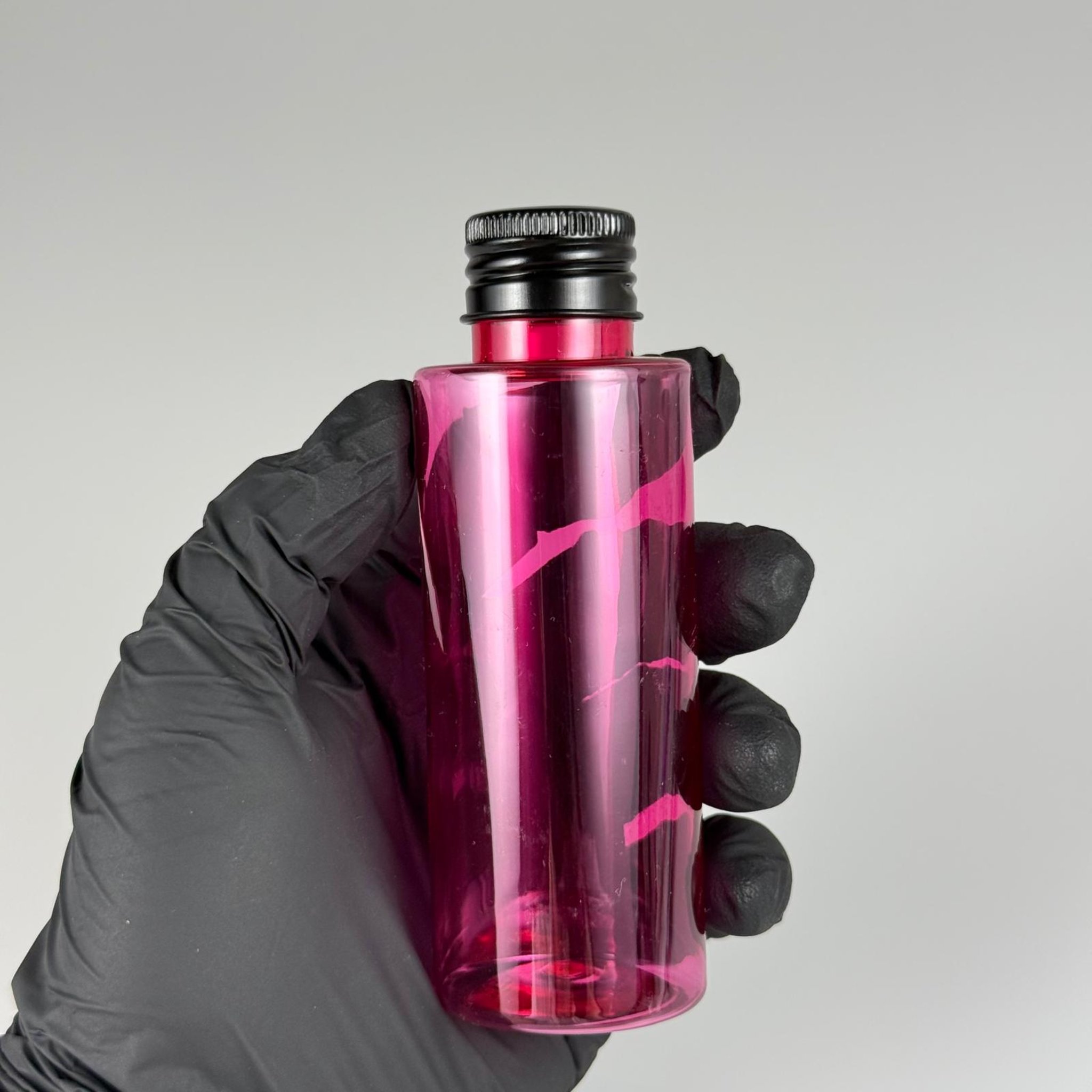100 CC PEMBE SİLİNDİR KESKİN KÜT MODEL SERT PET ŞİŞE (17 GR - 24 AĞIZ ) + KÖPÜK CONTALI SİYAH METAL ALÜMİNYUM KAPAK + KOLONYA TIPALI TAKIM - 100 ML KAPAKLI PEMBE PET ŞİŞELER