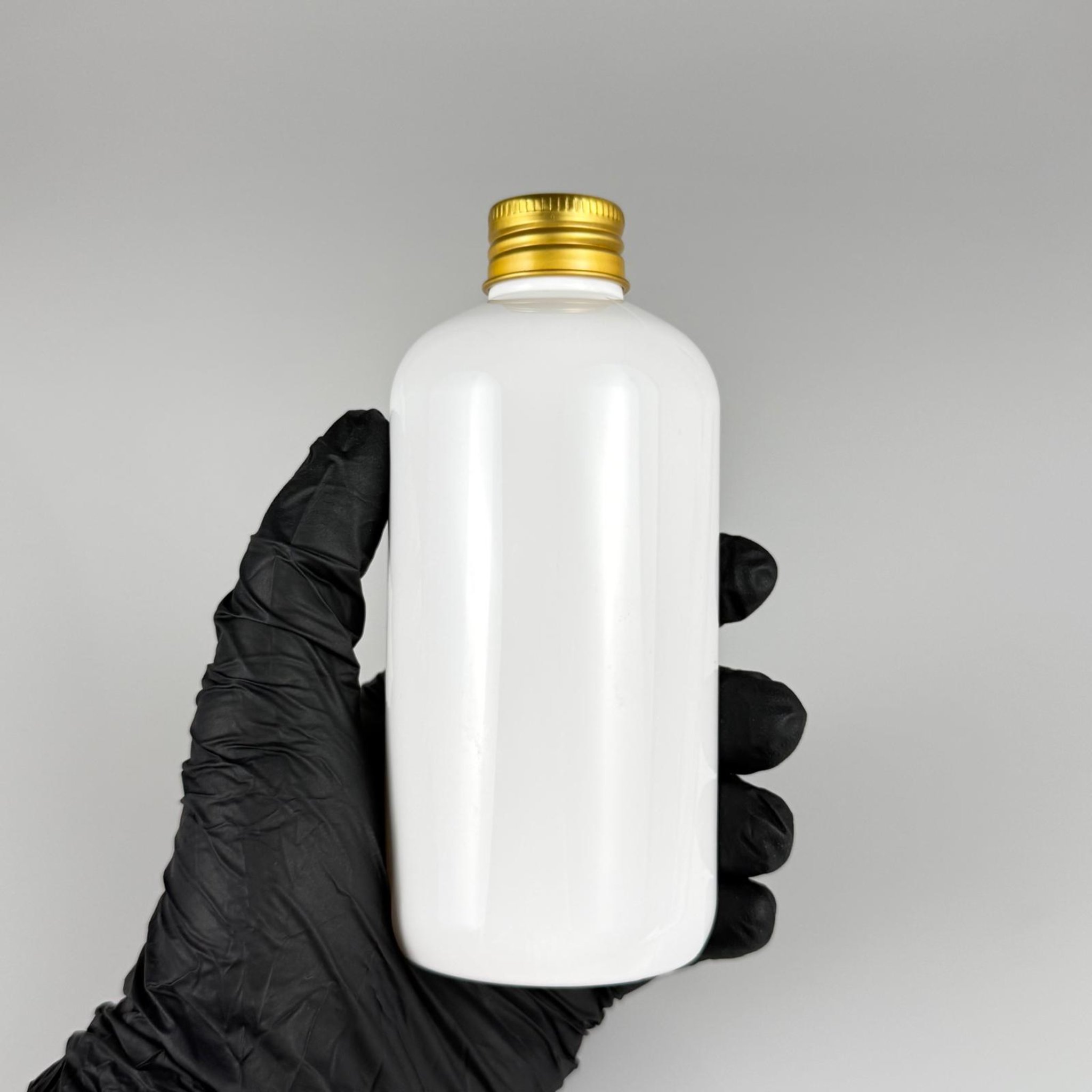 250 CC BEYAZ PLASTİK ŞİŞE ZEYNEP MODEL ( 24 AĞIZ ) + KÖPÜK CONTALI GOLD METAL ALÜMİNYUM KAPAKLI - 250 ML KAPAKLI BEYAZ TOMBUL PET ŞİŞELER