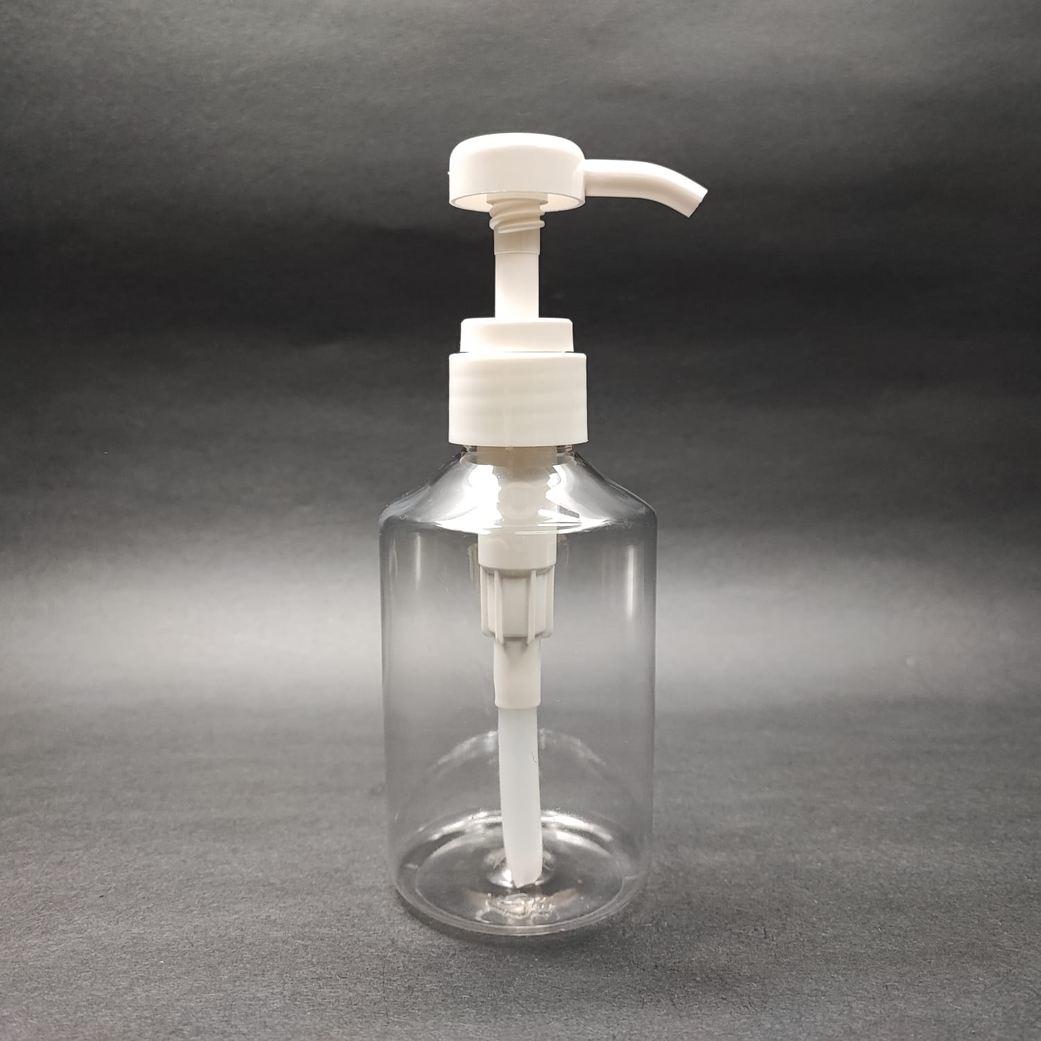 250 CC PET ŞİŞE + BEYAZ DOZAJ POMPALI (HER BASMADA 4 CC SIVI ATAR) -250 ML POMPALI ŞİŞE - ŞURUP, ŞAMPUAN, KREM GİBİ YOĞUN KIVAMLI SIVILARDA KULLANILIR