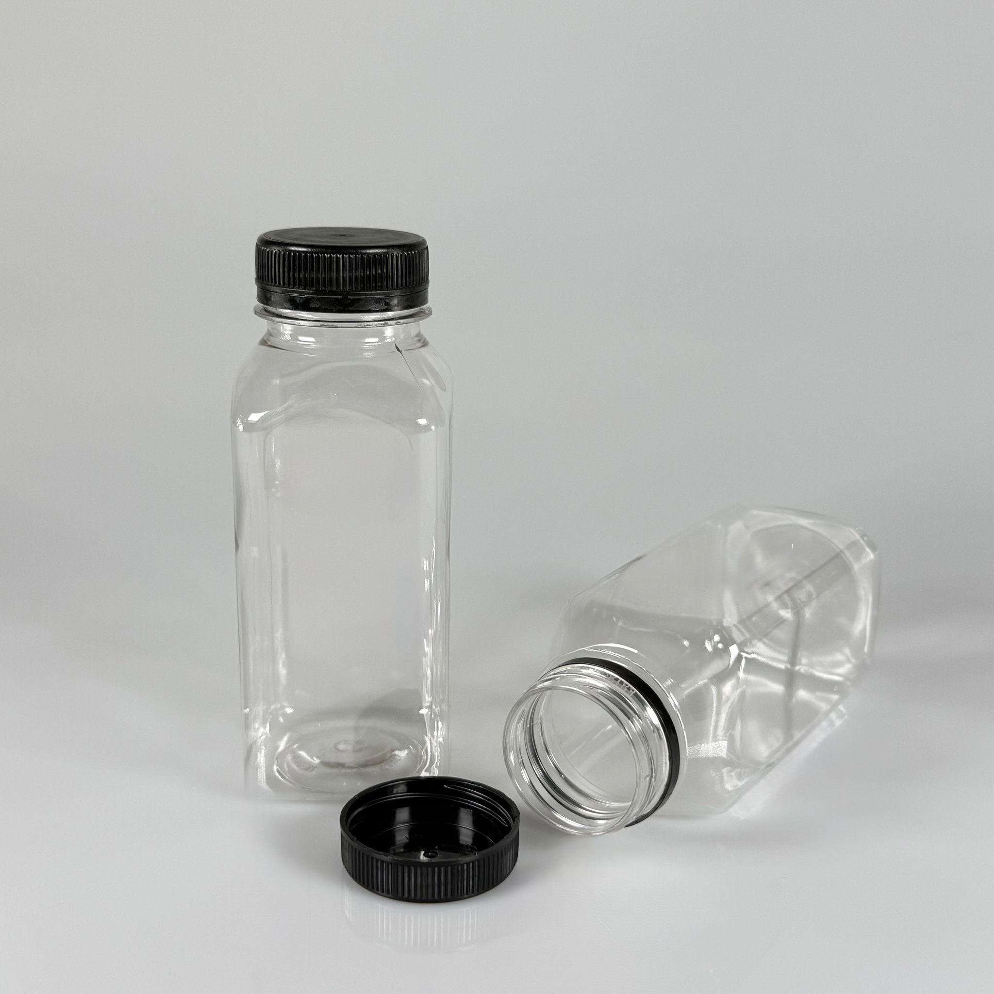 250 CC KÖŞELİ KARE PET ŞİŞE (18,5 GR) - 38 MM GENİŞ AĞIZLI SİYAH KİLİTLİ KAPAKLI - 250 ML DETOX, MEYVE SUYU, SMOOTHIE, AYRAN, SÜT, MEŞRUBAT VB İÇİN BOŞ PLASTİK ŞİŞELER