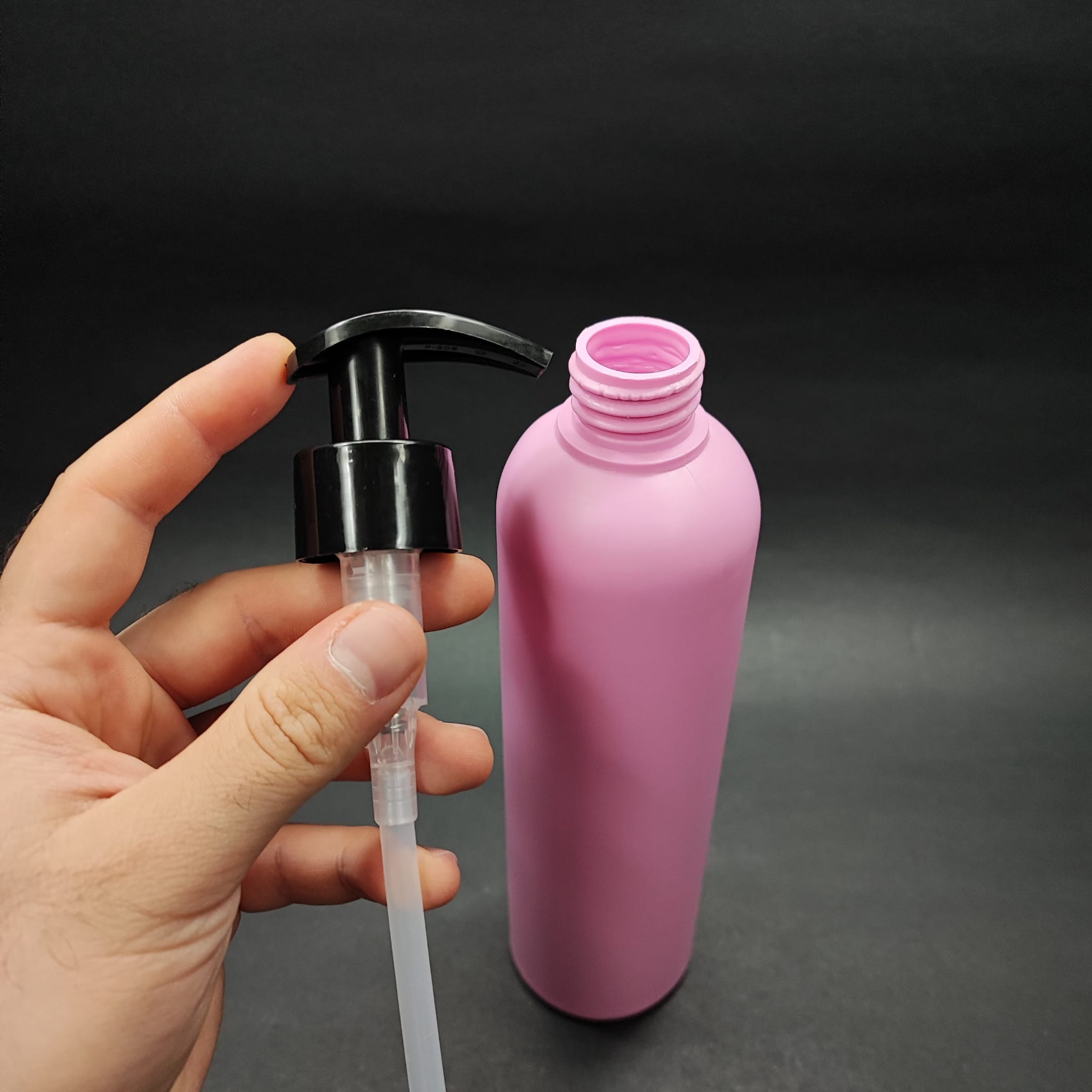500 CC PEMBE POLİETİLEN PE ŞAMPUAN ŞİŞESİ - SİYAH SIVI SABUN POMPALI - 500 ML PE ŞAMPUAN ŞİŞESİ