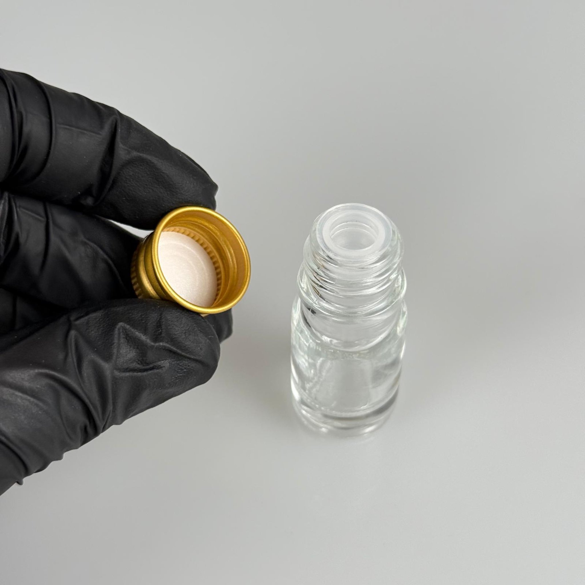 5 CC ŞEFFAF CAM ŞİŞE + KÖPÜK CONTALI GOLD ALÜMİNYUM METAL KAPAKLI + KÖR TIPALI TAKIM - 5 ML ŞEFFAF CAM ŞİŞE