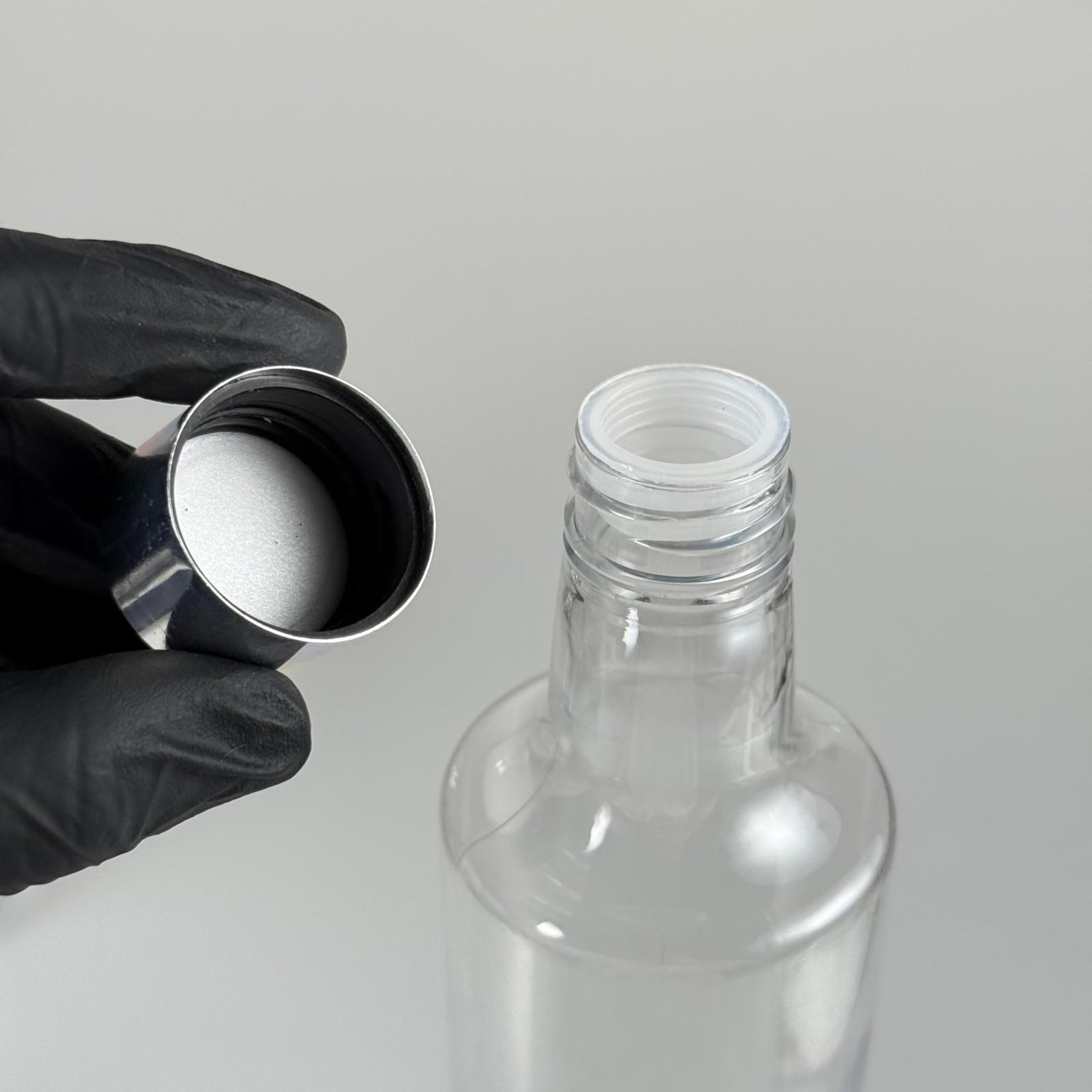 500 CC DORİKA SİLİNDİR PET ŞİŞE + ALÜMİNYUM KAPLAMALI GÜÜMÜŞ KAPAKLI + KÖR TIPALI TAKIM - 500 ML DORİKA PLASTİK ŞİŞE
