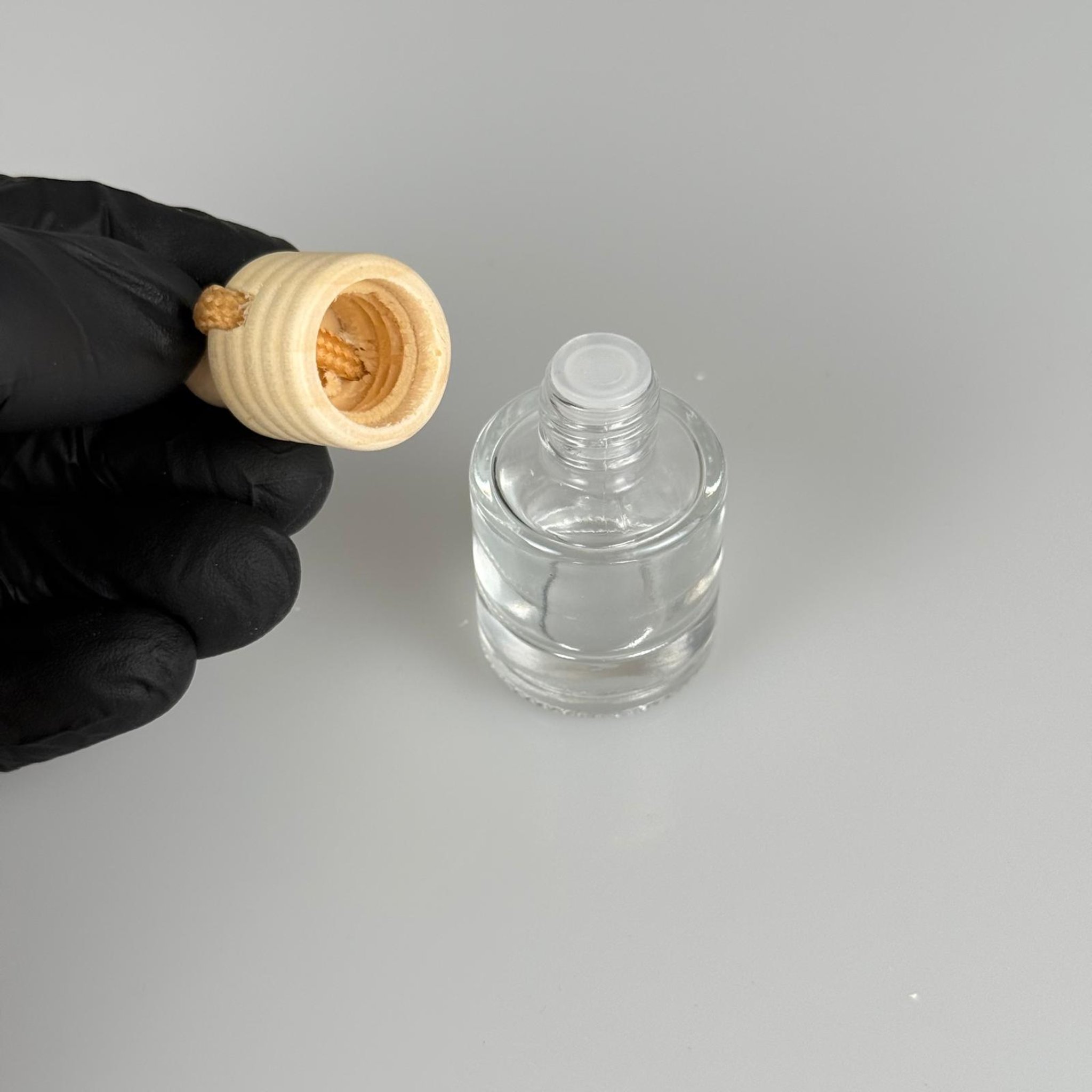 7 CC CAM OTO KOKUSU ŞİŞESİ AHŞAP KAPAKLI TIPALI TAKIM - 7 ML BOŞ OTO PARFÜM ŞİŞESİ - SİLİNDİR