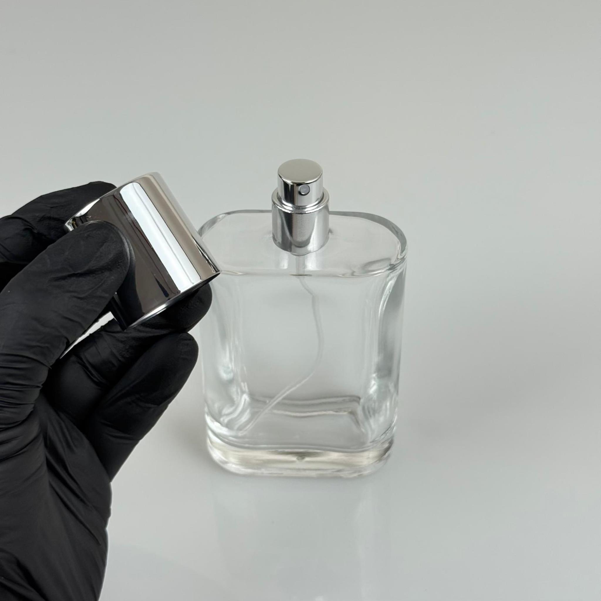 100 ML YASSI MODEL CEO PARFÜM ŞİŞESİ + GÜMÜŞ METAL SPREYLİ + GÜMÜŞ GENİŞ KAPAKLI (AĞIZ 15 MM GEÇME KOLAY KAPAMA)