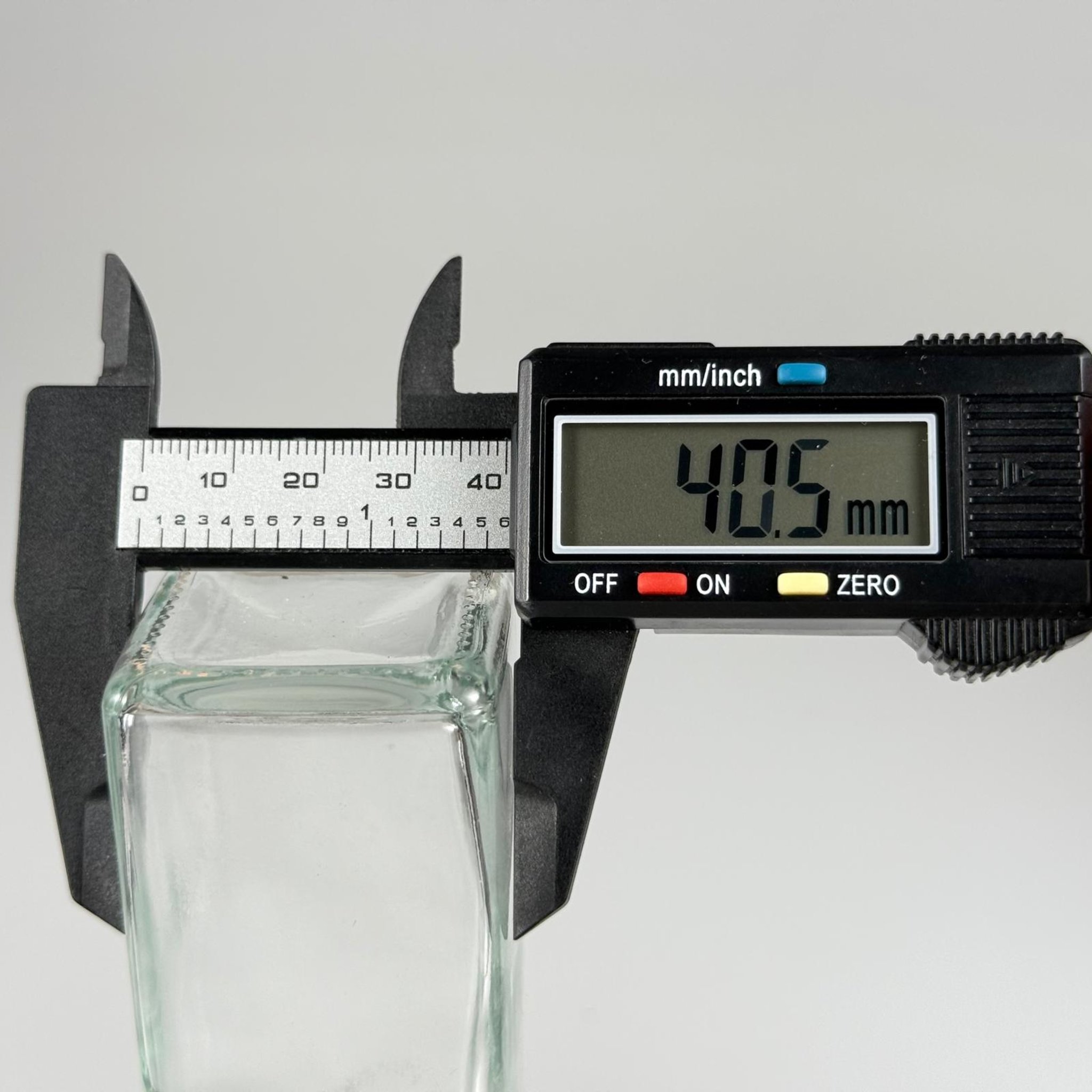 100 CC MARASKA CAM ŞİŞE + SİYAH KAPAKLI + 15 ML ÖLÇEK TAKIM - 100 ML KÖŞELİ CAM ŞİŞE - 100 ML KARE CAM YAĞ ŞİŞESİ