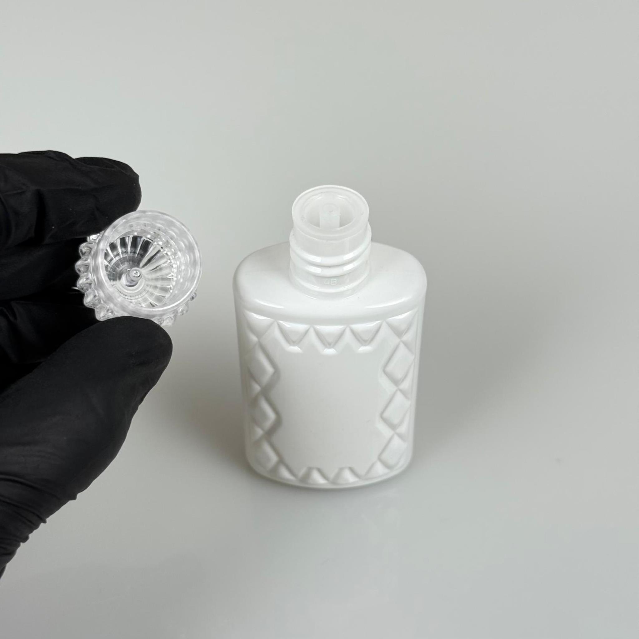 50 CC BEYAZ PLASTİK KOLONYA ŞİŞESİ - KRİSTAL KAPAKLI TIPALI - 50 ML YASSI PET DESENLİ KOLONYA ŞİŞESİ