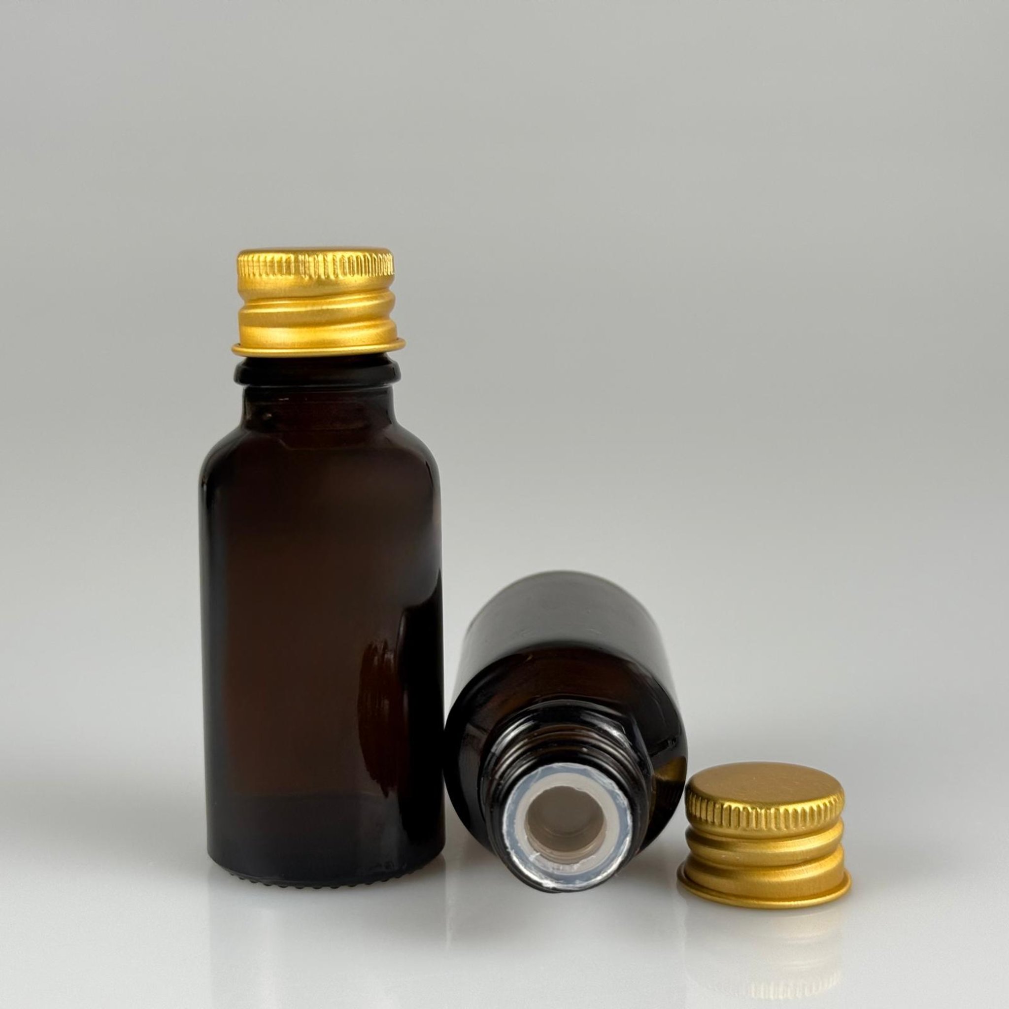 20 CC AMBER CAM ŞİŞE + KÖPÜK CONTALI GMOLD ALÜMİNYUM METAL KAPAKLI + KÖR TIPALI TAKIM - 20 ML KAHVERENGİ CAM ŞİŞE