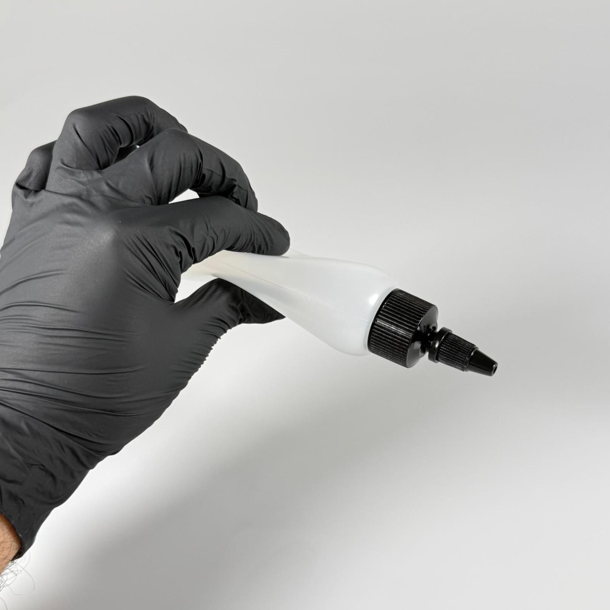 100 ML SIKILABİLİR YUMUŞAK PE PLASTİK ŞİŞE - SİYAH TWİST SİVRİ KARTUŞ KAPAKLI - 100 cc sos, yağ, kartuş, mürekkep vb için boş şişeler