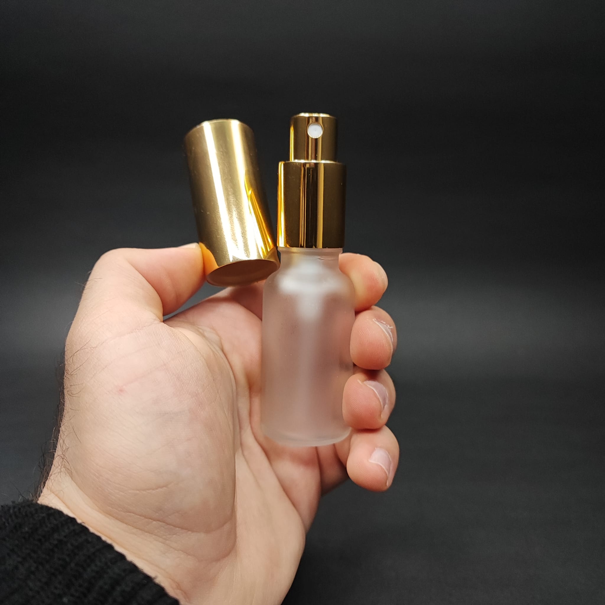20 ML LÜKS VİDALI VALF ÇEVİRME PARFÜM ŞİŞELERİ - 20 CC BUZLU CAM ŞİŞE - GOLD METAL SPREYLİ KAPAKLI SET
