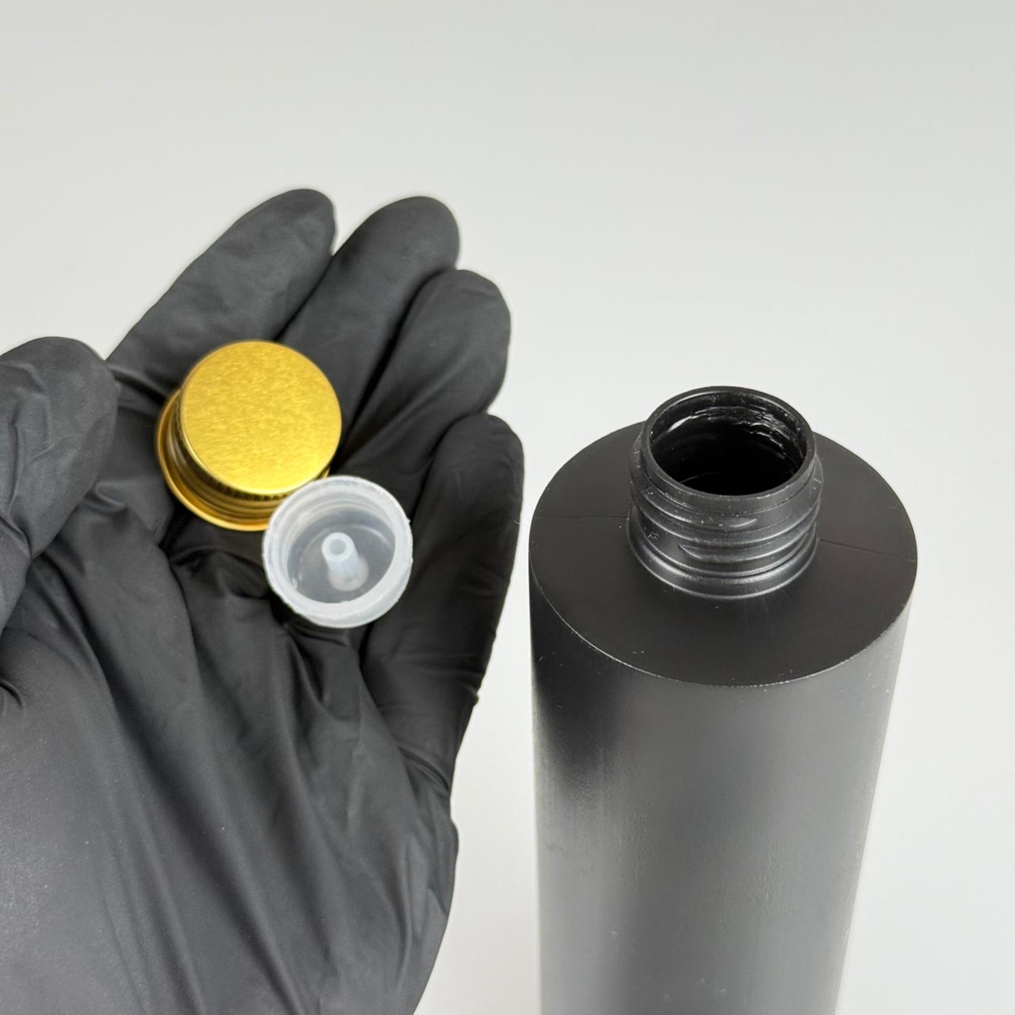 250 CC SİYAH SİLİNDİR MODEL MAT SERT POLİETİLEN ASETON ŞİŞESİ (24 AĞIZ) + KÖPÜK CONTALI GOLD METAL ALÜMİNYUM KAPAK + KOLONYA TIPALI TAKIM - 250 ML KAPAKLI POLİETİLEN ŞİŞELER