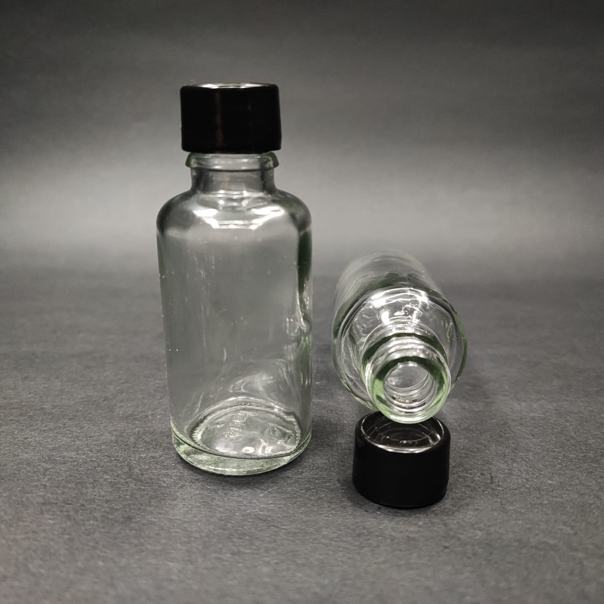 30 CC CAM ŞİŞE + KENDİNDEN CONTALI SIZDIRMAZ SİYAH KAPAK - 30 ML KAPAKLI CAM ŞİŞE