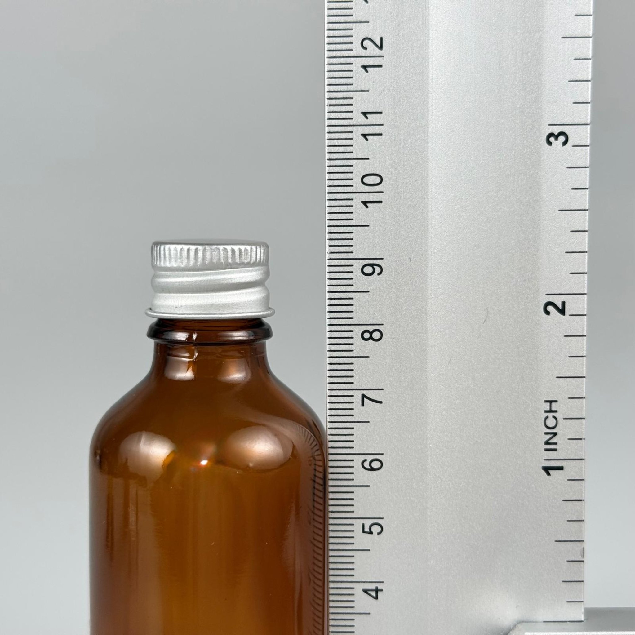 50 CC AMBER CAM ŞİŞE + KÖPÜK CONTALI GÜMÜŞ ALÜMİNYUM METAL KAPAKLI + KÖR TIPALI TAKIM - 50 ML KAHVERENGİ CAM ŞİŞE