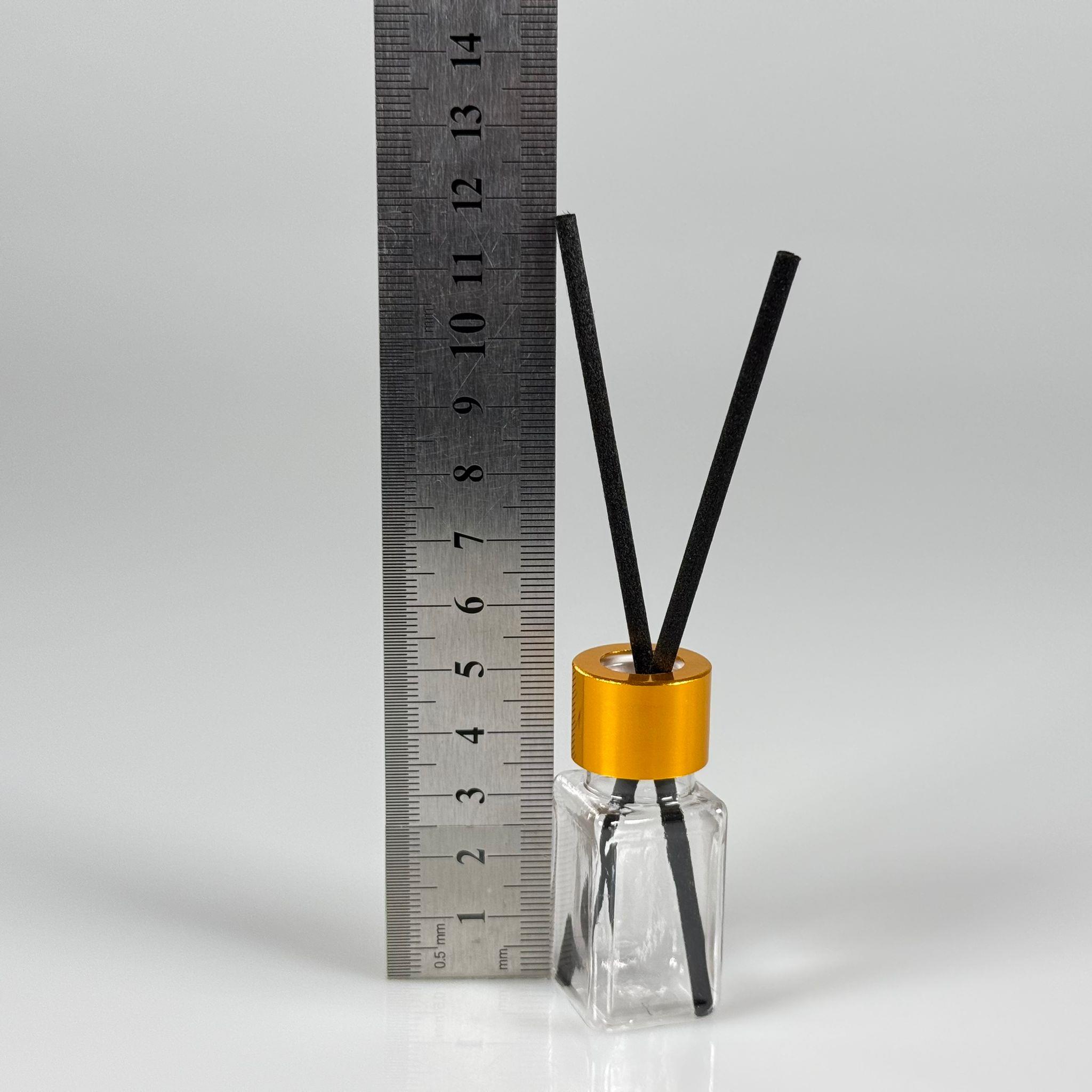 PLASTİK PET DİFÜZÖR  ODA KOKUSU BAMBU ŞİŞESİ - 10 ML KARE - ŞİŞE + GOLD METAL KAPAK + TIPA + 24 CM FİBER ÇUBUK