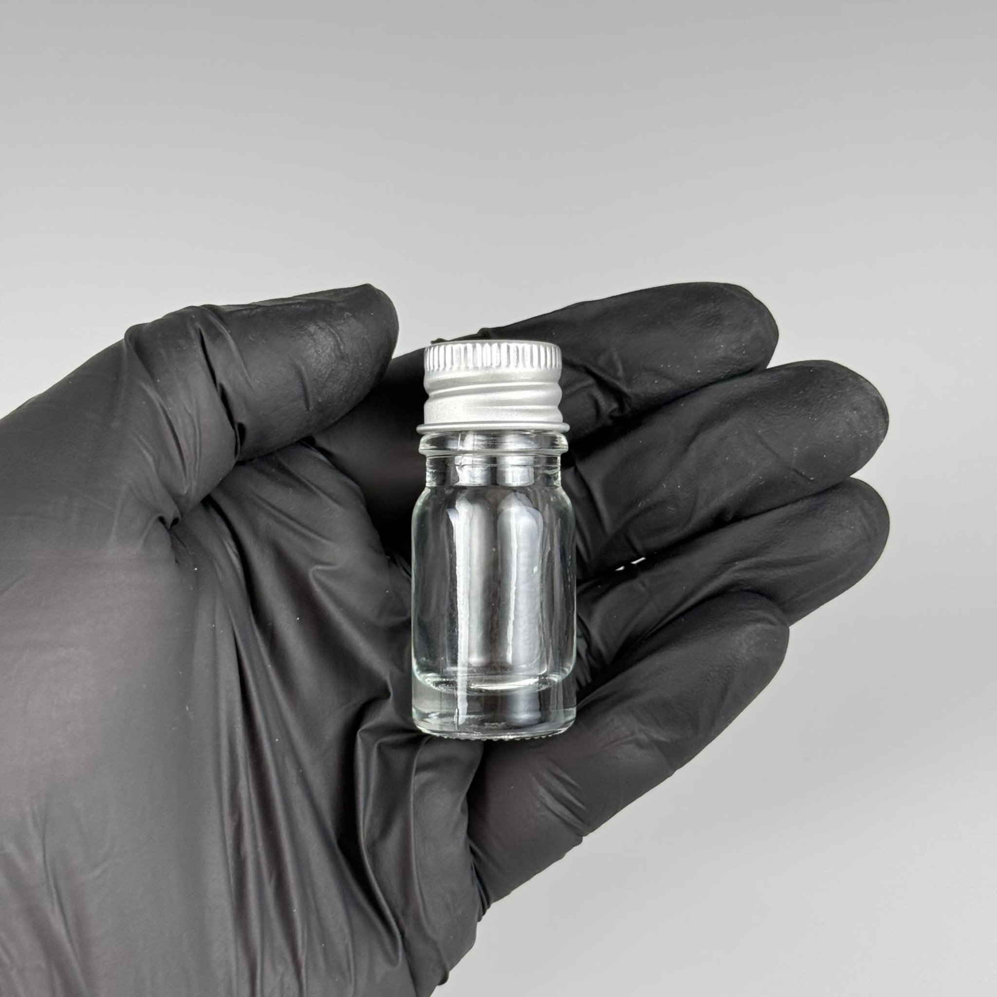 5 CC ŞEFFAF CAM ŞİŞE + KÖPÜK CONTALI GÜMÜŞ ALÜMİNYUM METAL KAPAKLI TAKIM - 100 ML YEŞİL CAM ŞİŞE