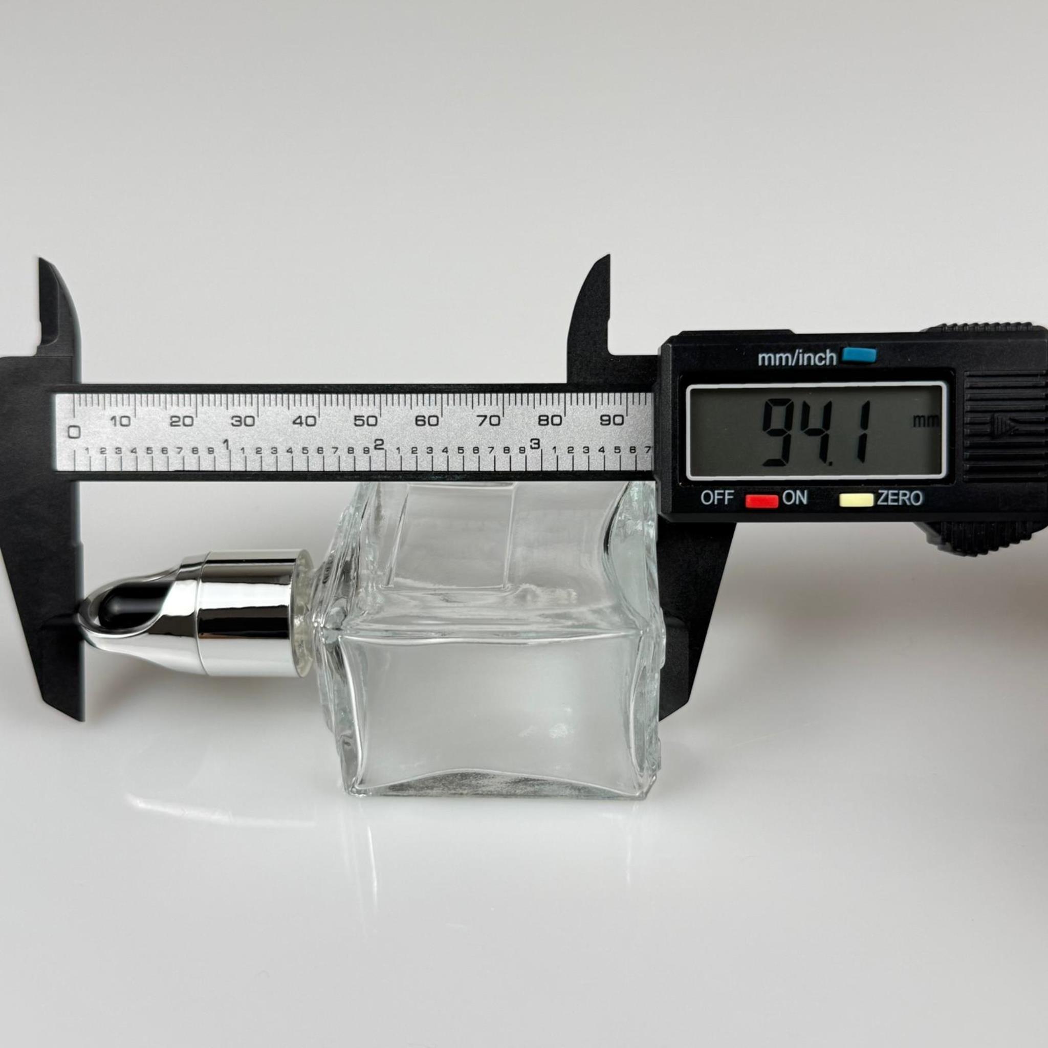 50 CC KÖŞELİ PRİZMA PRESTİJLİ CAM DAMLALIKLI ŞİŞE - SİYAH EMZİK - GÜMÜŞ FLOWER SEPET MODEL METALİK KAPAK - 50 ML CAM DAMLALIKLI ŞİŞE - DAMLALIKLI BOŞ ŞİŞE