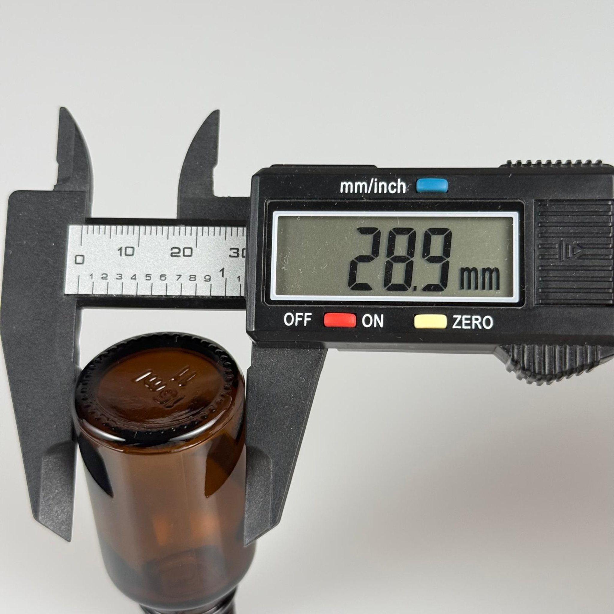 15 CC AMBER CAM DAMLALIKLI ŞİŞE - SİYAH EMZİK - METALİK GÜMÜŞ KAPAK - 15 ML KAHVERENGİ CAM DAMLALIKLI ŞİŞE