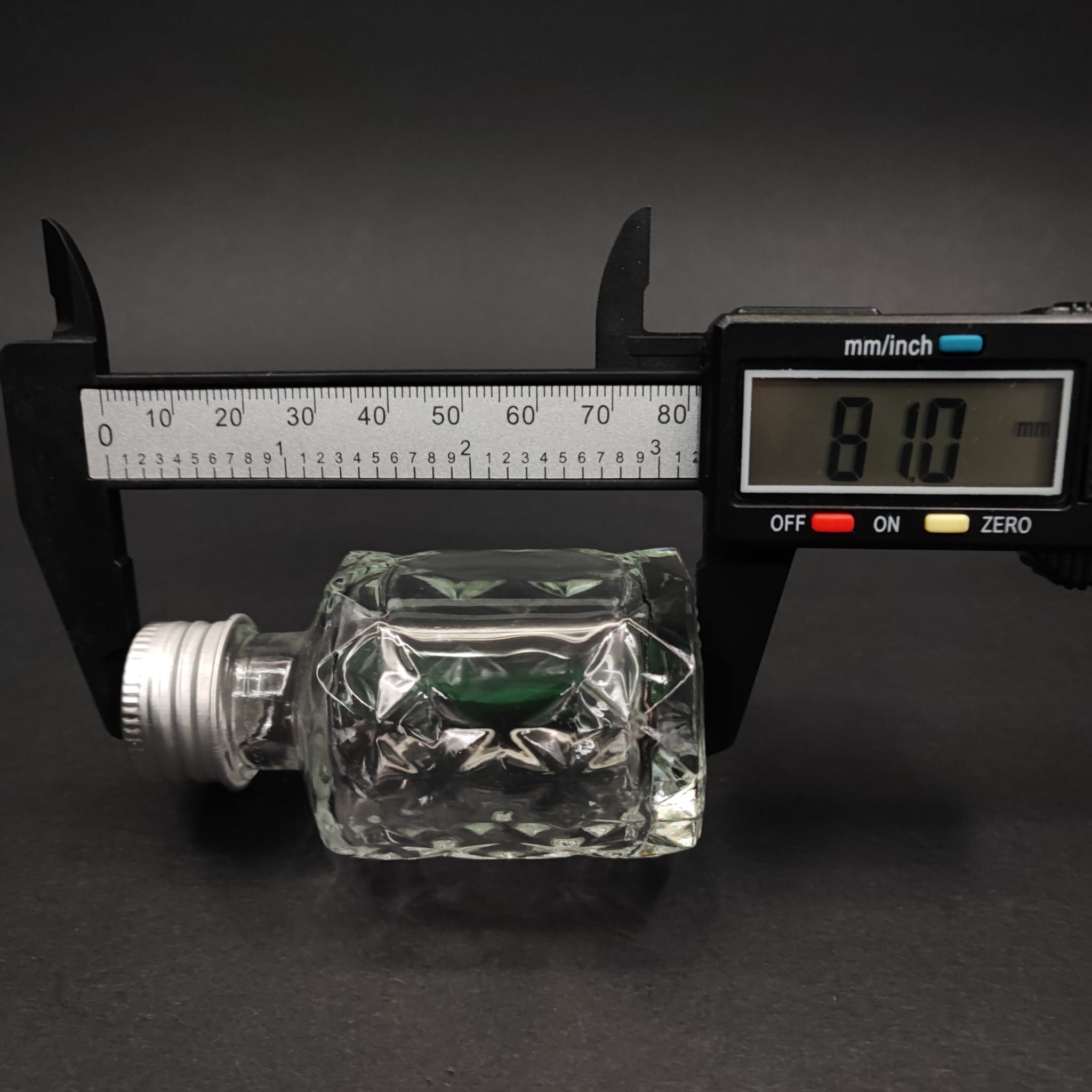 50 CC VELORA CAM ŞİŞE - CONTALI GÜMÜŞ METAL KAPAKLI - 50 ML LÜX CAM ŞİŞE