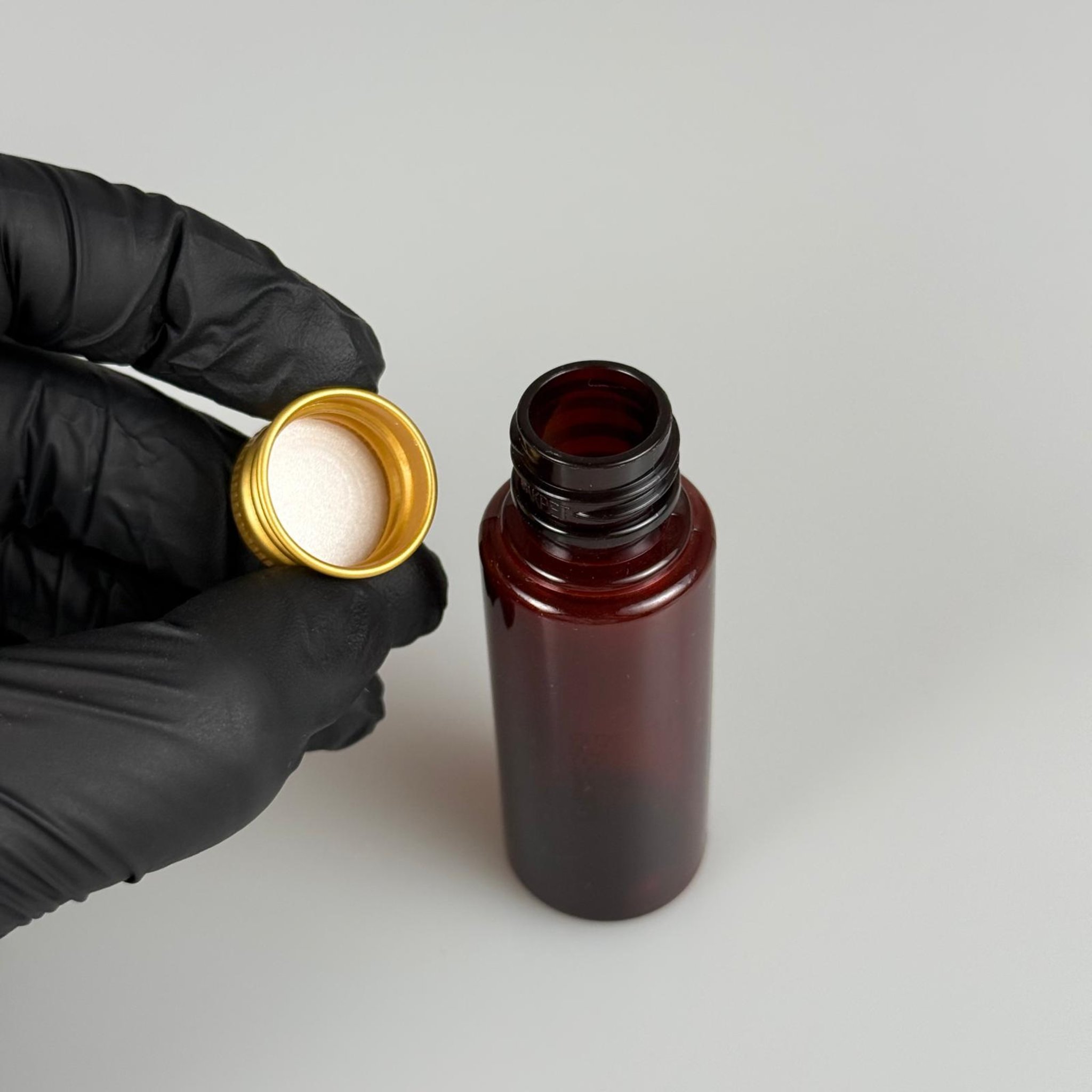 30 CC PET AMBER SHOT ŞİŞE - KÖPÜK CONTALI GOLD ALÜMİNYUM METAL KAPAKLI TAKIM - 30 ML KAHVERENGİ PLASTİK ŞİŞE