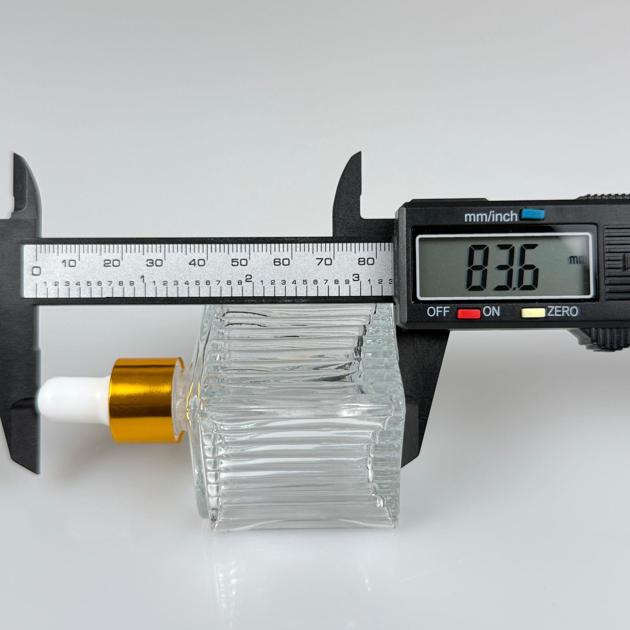 50 CC KÖŞELİ DESENLİ ÇİZGİLİ PRESTİJLİ CAM DAMLALIKLI ŞİŞE - BEYAZ EMZİK - GOLD METALİK KAPAK - 50 ML CAM DAMLALIKLI ŞİŞE - DAMLALIKLI BOŞ ŞİŞE