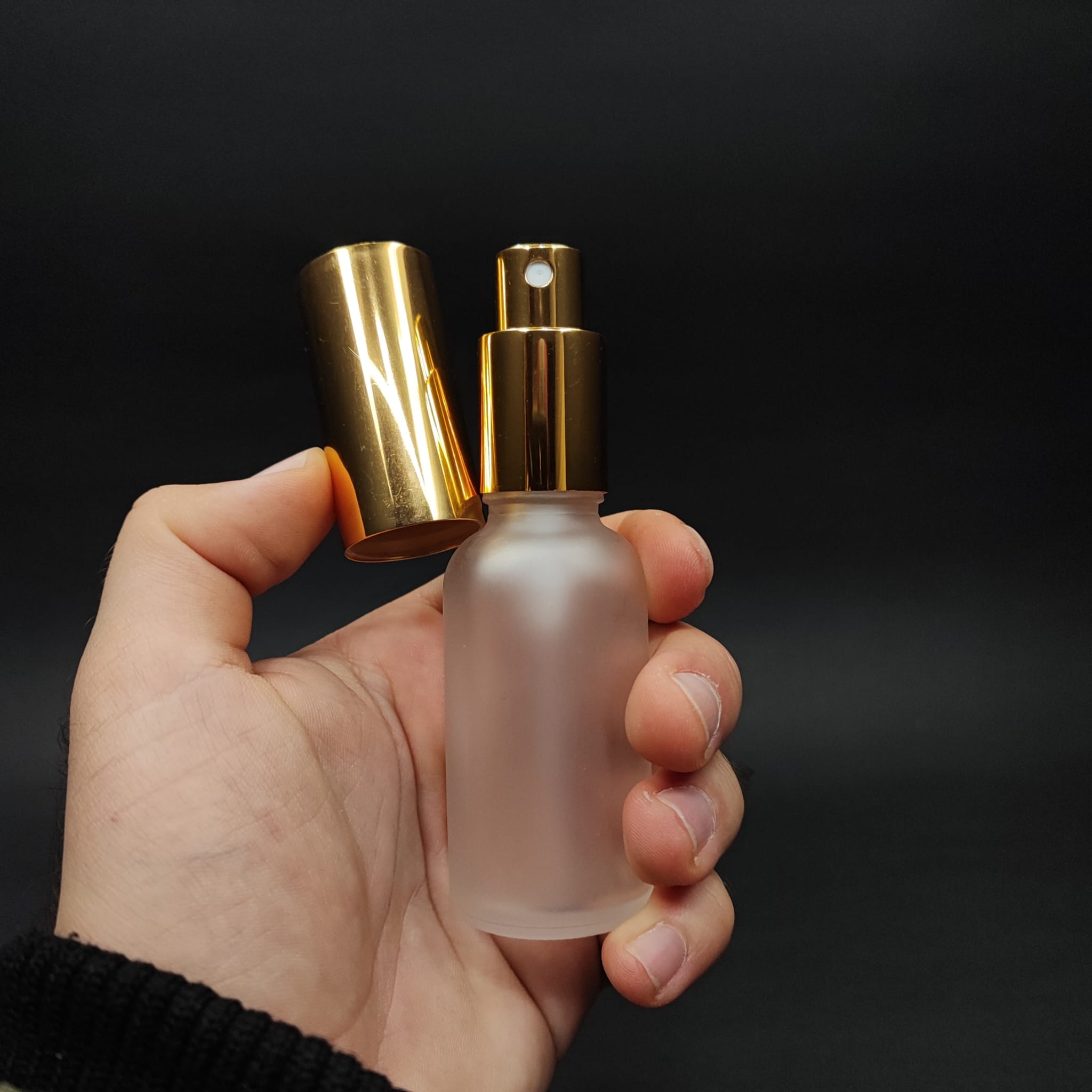 30 ML LÜKS VİDALI VALF ÇEVİRME PARFÜM ŞİŞELERİ - 30 CC BUZLU CAM ŞİŞE - GOLD METAL SPREYLİ KAPAKLI SET