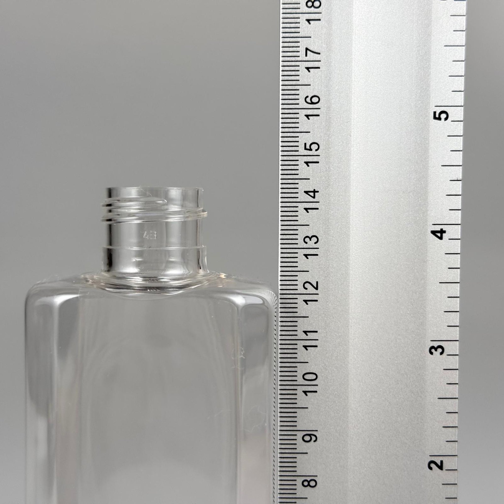 200 CC ŞEFFAF KÖŞELİ YASSI PET ŞİŞE 24 MM (17 GR) İP