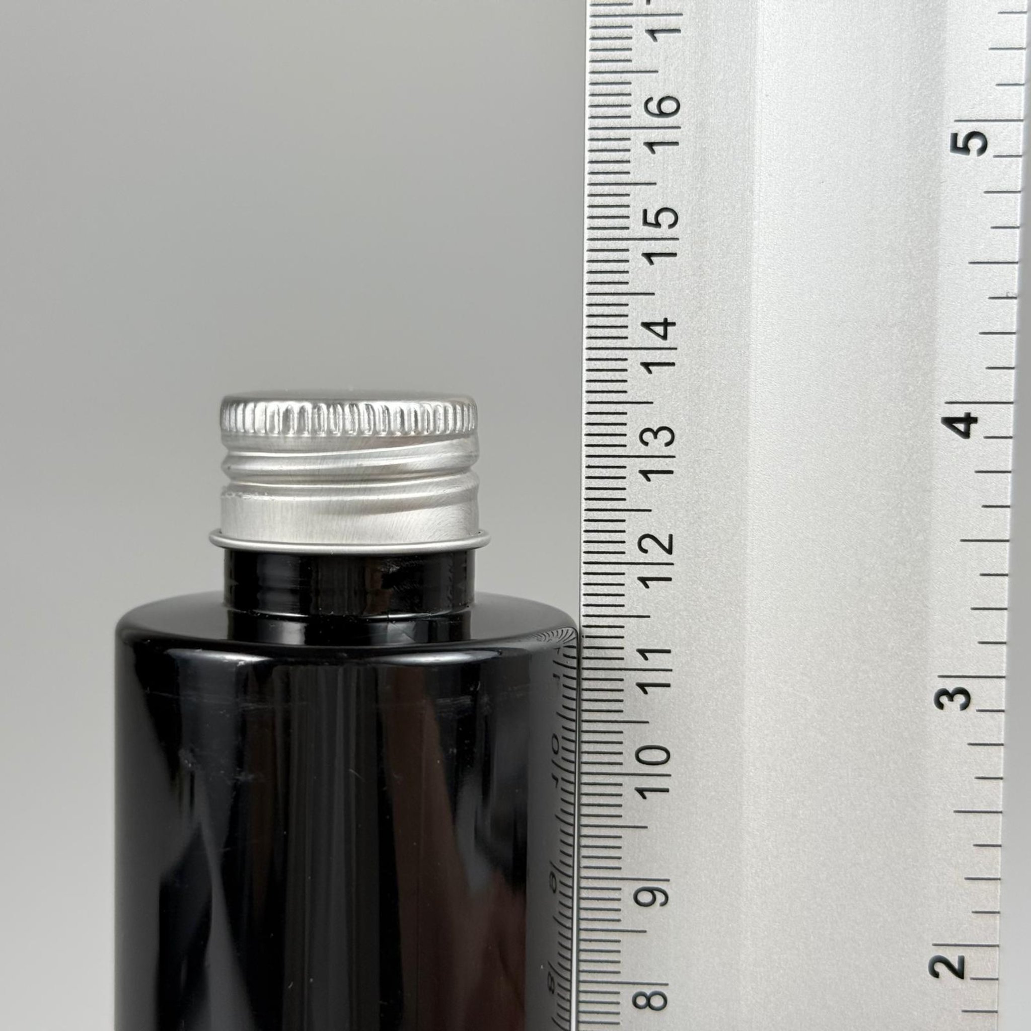 150 CC SİYAH SİLİNDİR MODEL PARLAK SERT PET ŞİŞE (24 AĞIZ) + KÖPÜK CONTALI GÜMÜŞ METAL ALÜMİNYUM KAPAK + KOLONYA TIPALI TAKIM - 150 ML KAPAKLI SİYAH PET ŞİŞELER